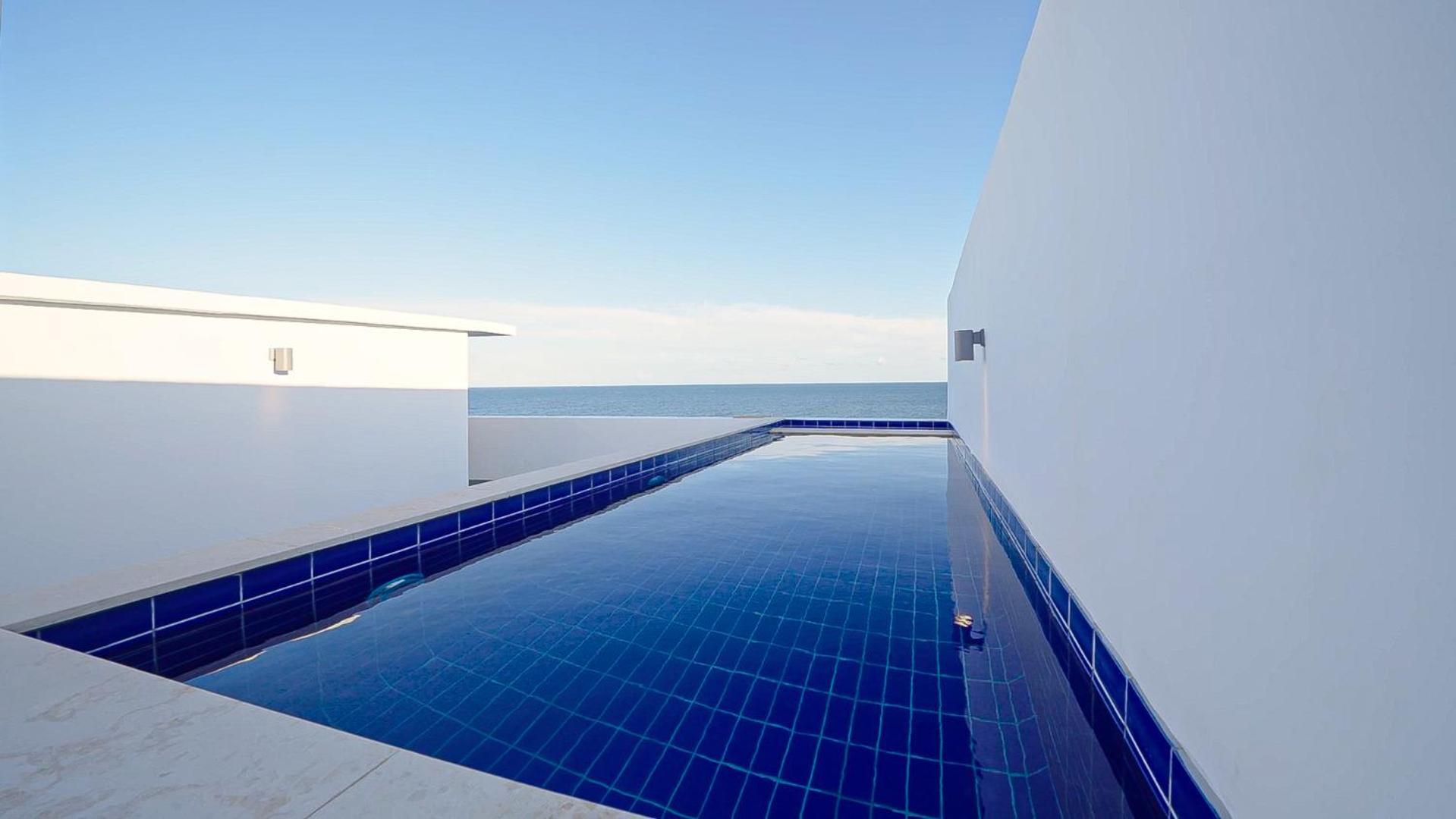 Suite with Sea View - Photo 10