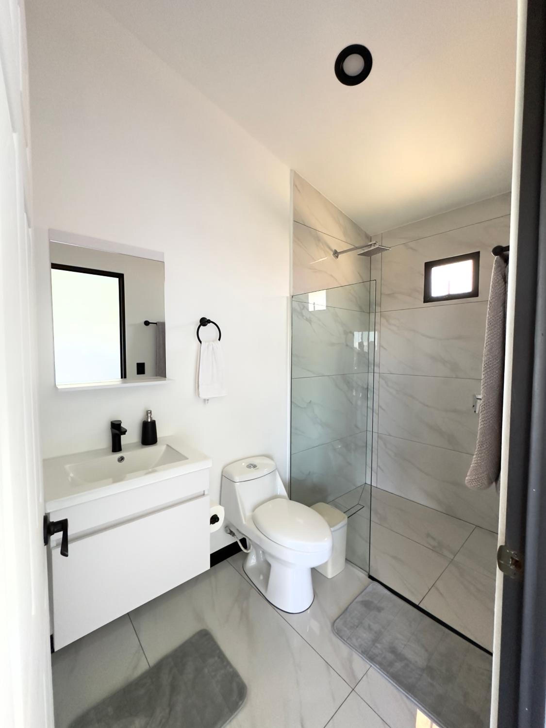 One-Bedroom Apartment with Balcony photo 3