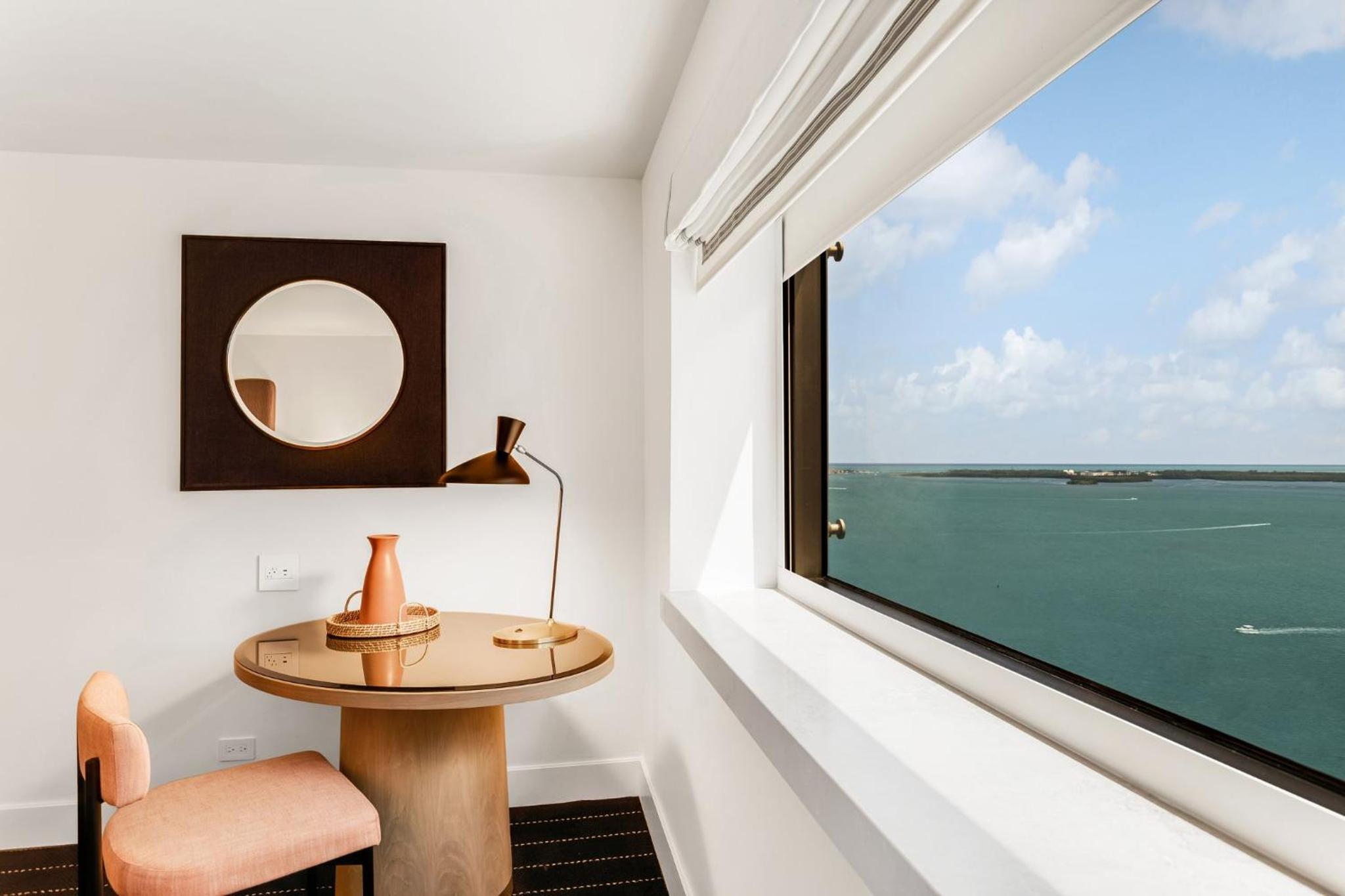 Classic King Room with Partial Ocean View and Club Lounge Access