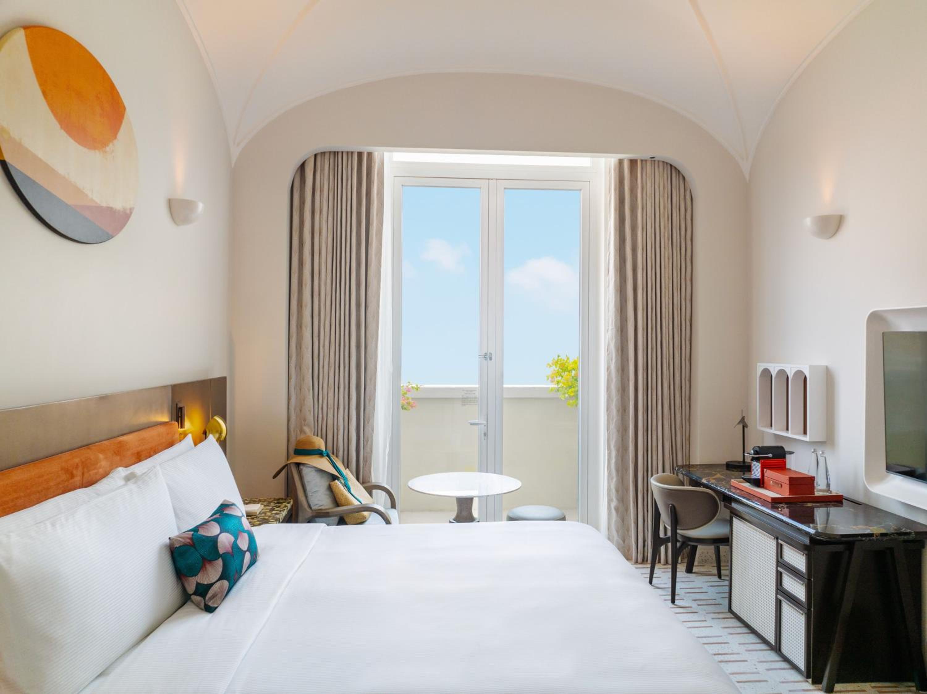 King Room with Balcony - Photo 3