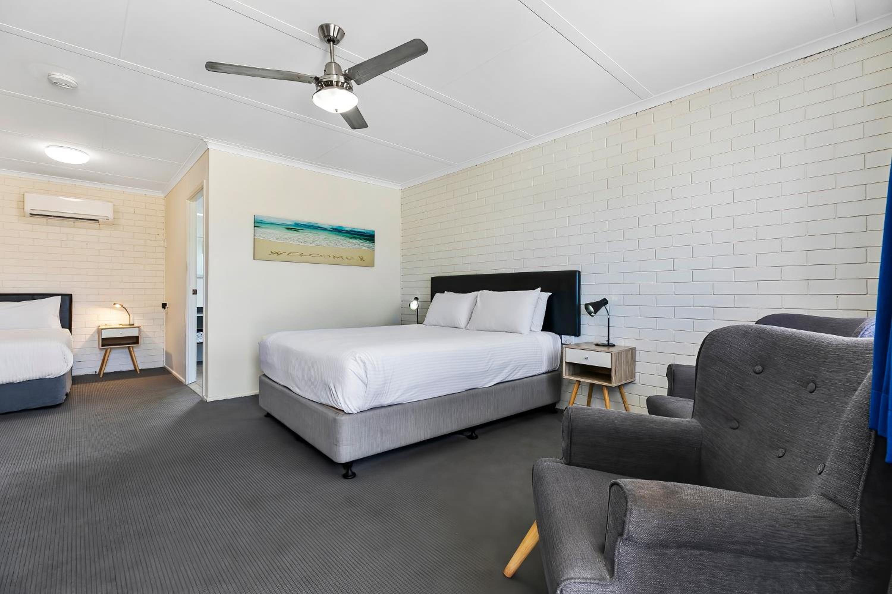 Executive Queen Room - Photo 8