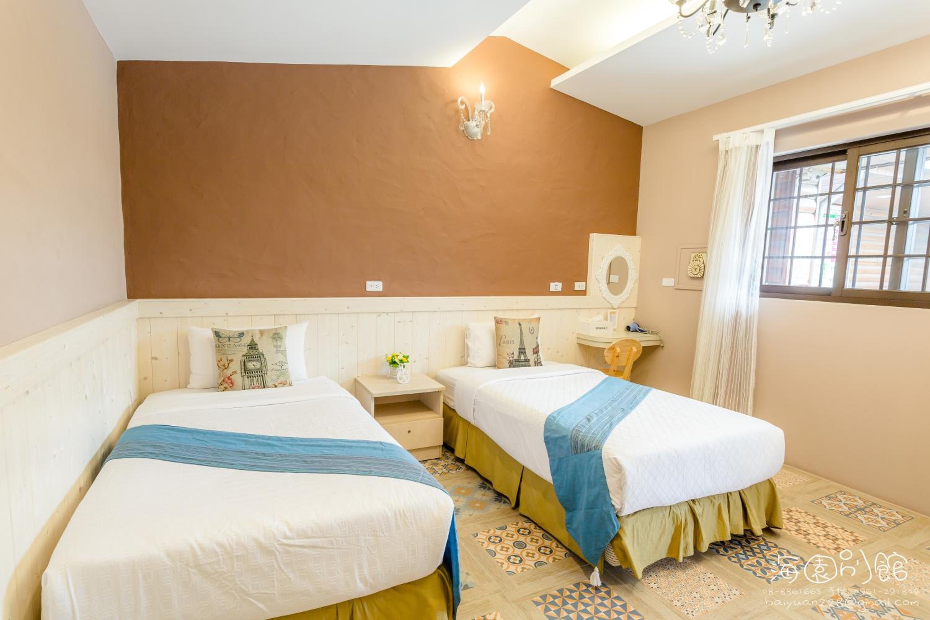 Twin Room - Photo 3