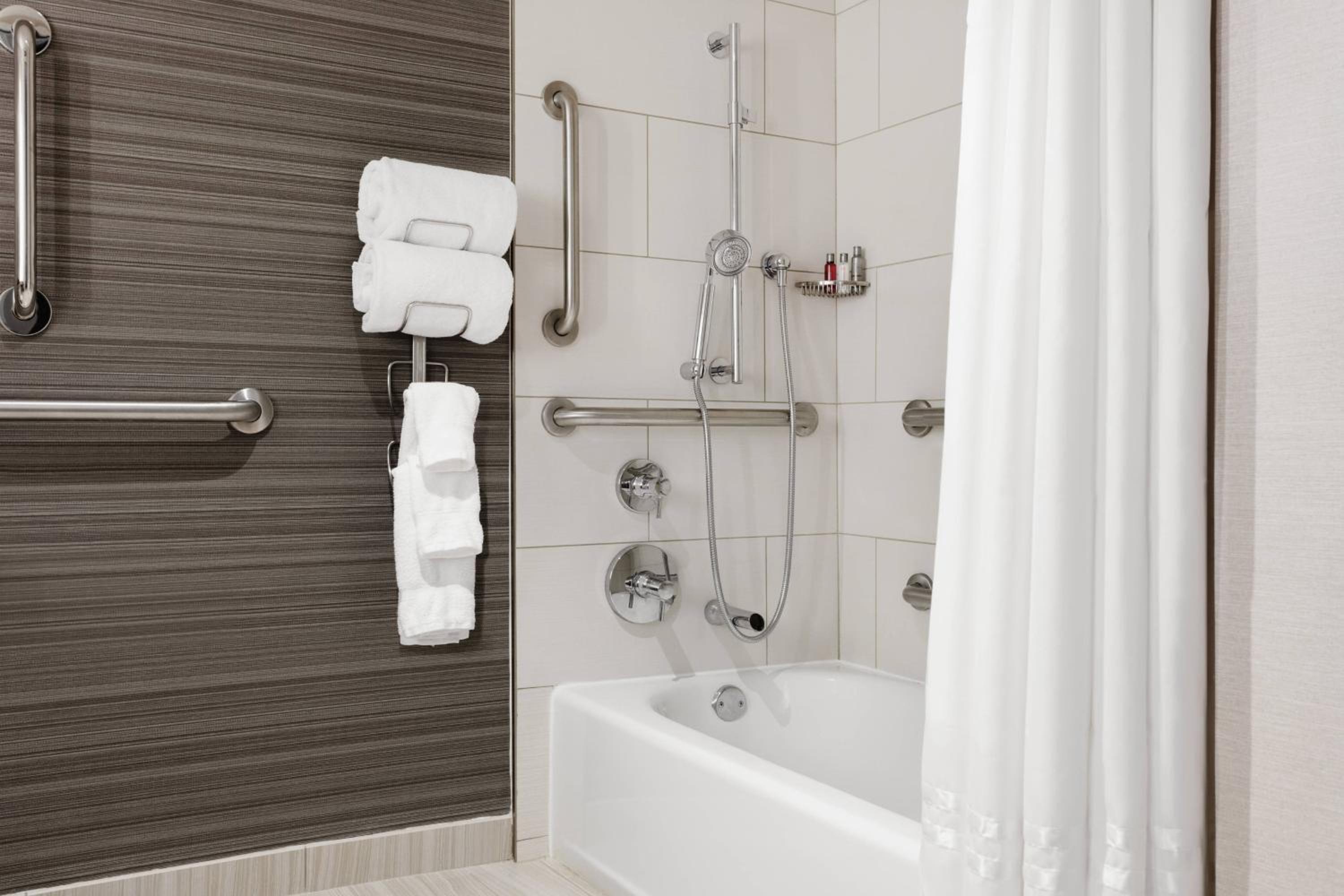 King Room - Hearing Accessible - Photo 6