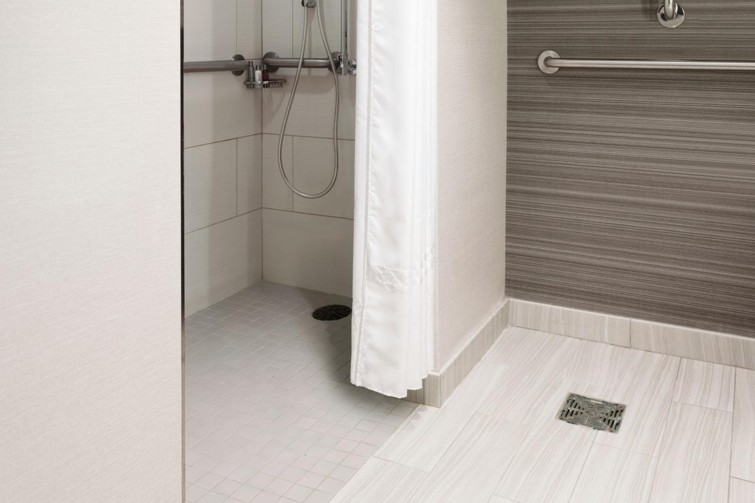 King Room - Hearing Accessible - Photo 7