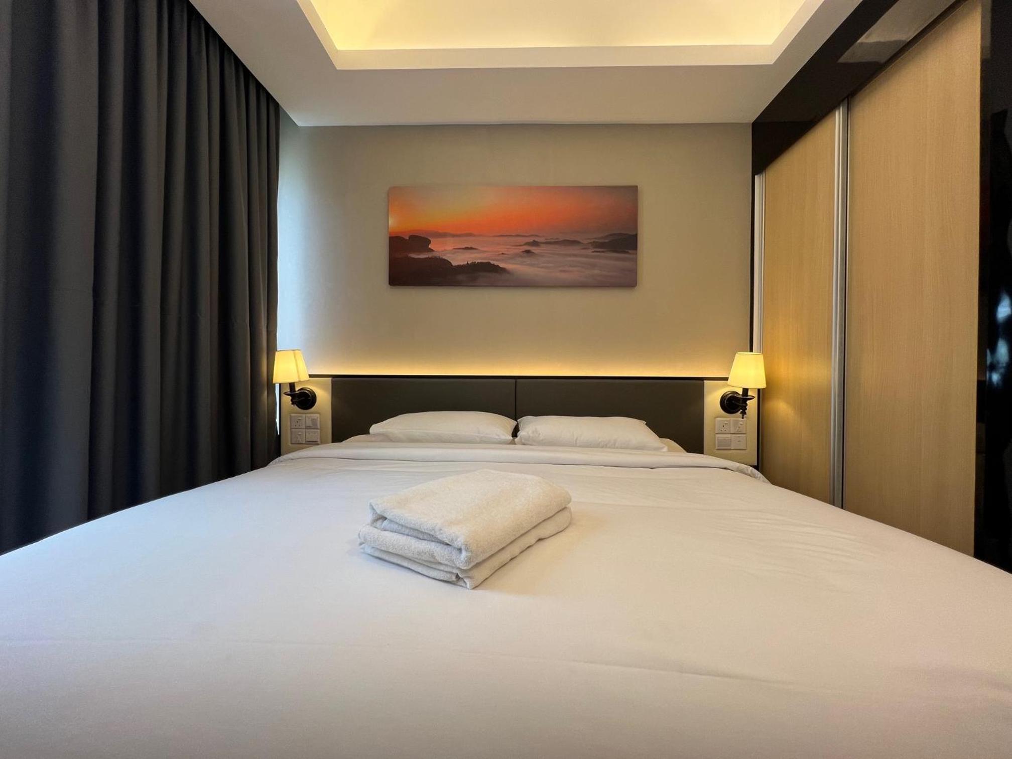 Executive Suite - Photo 4