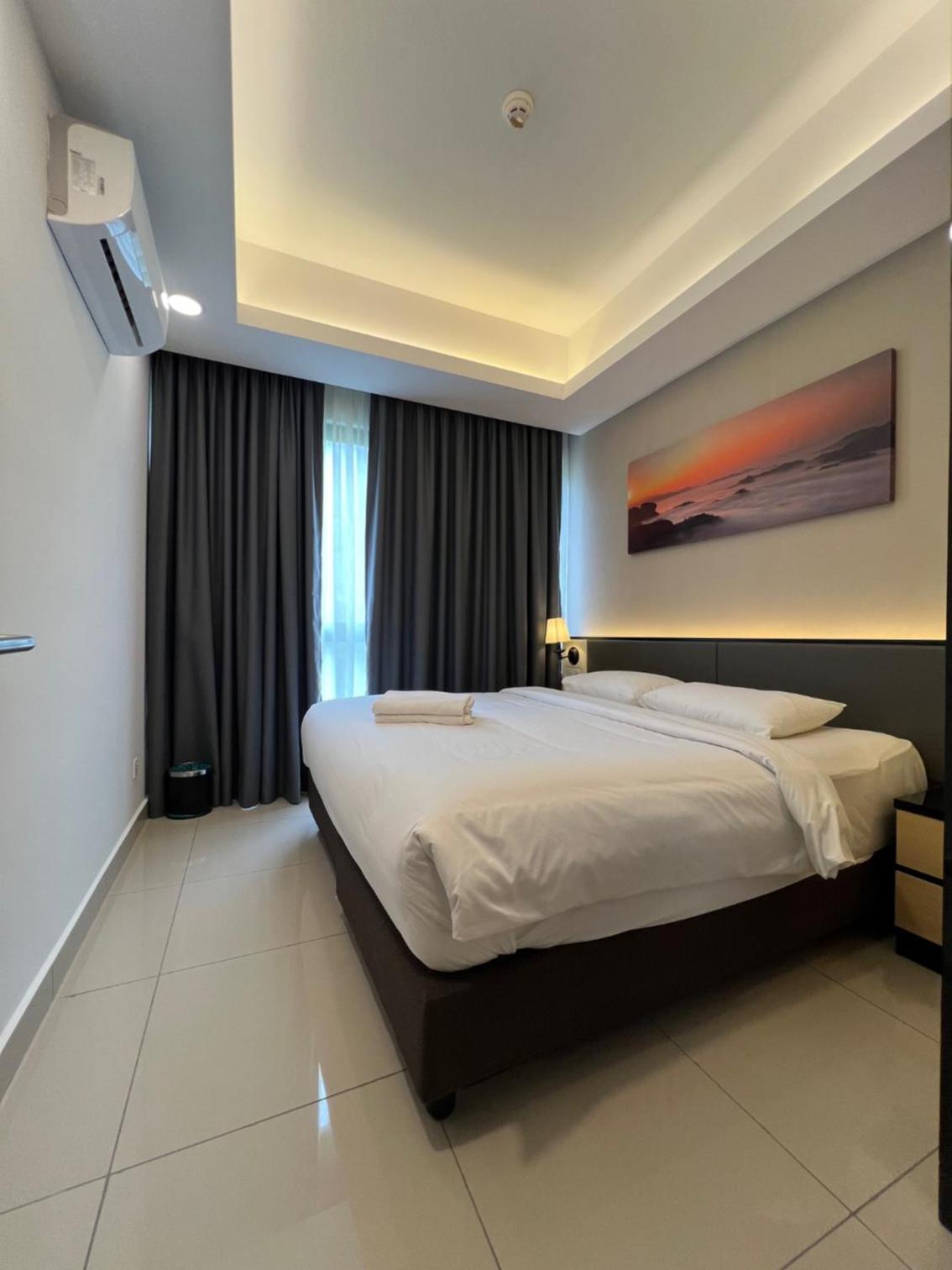 Executive Suite - Photo 3