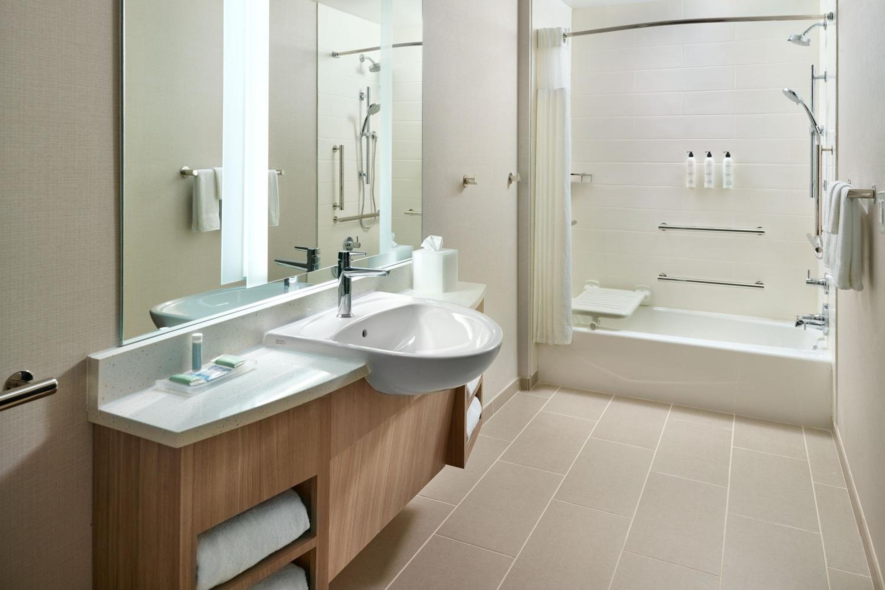 King Studio Suite with Sofa Bed - Mobility Accessible with Tub - Photo 7