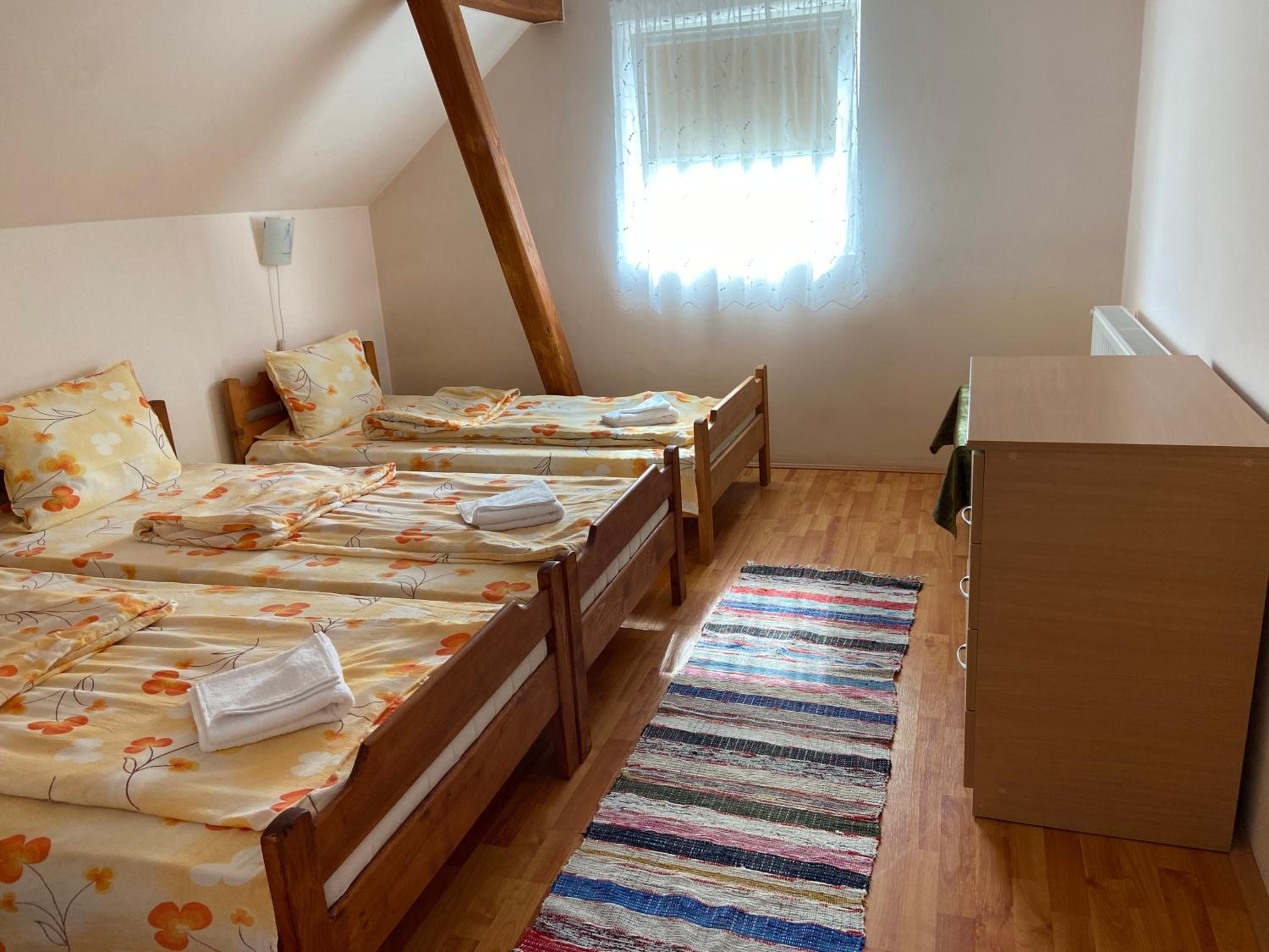 Basic Triple Room - Photo 2