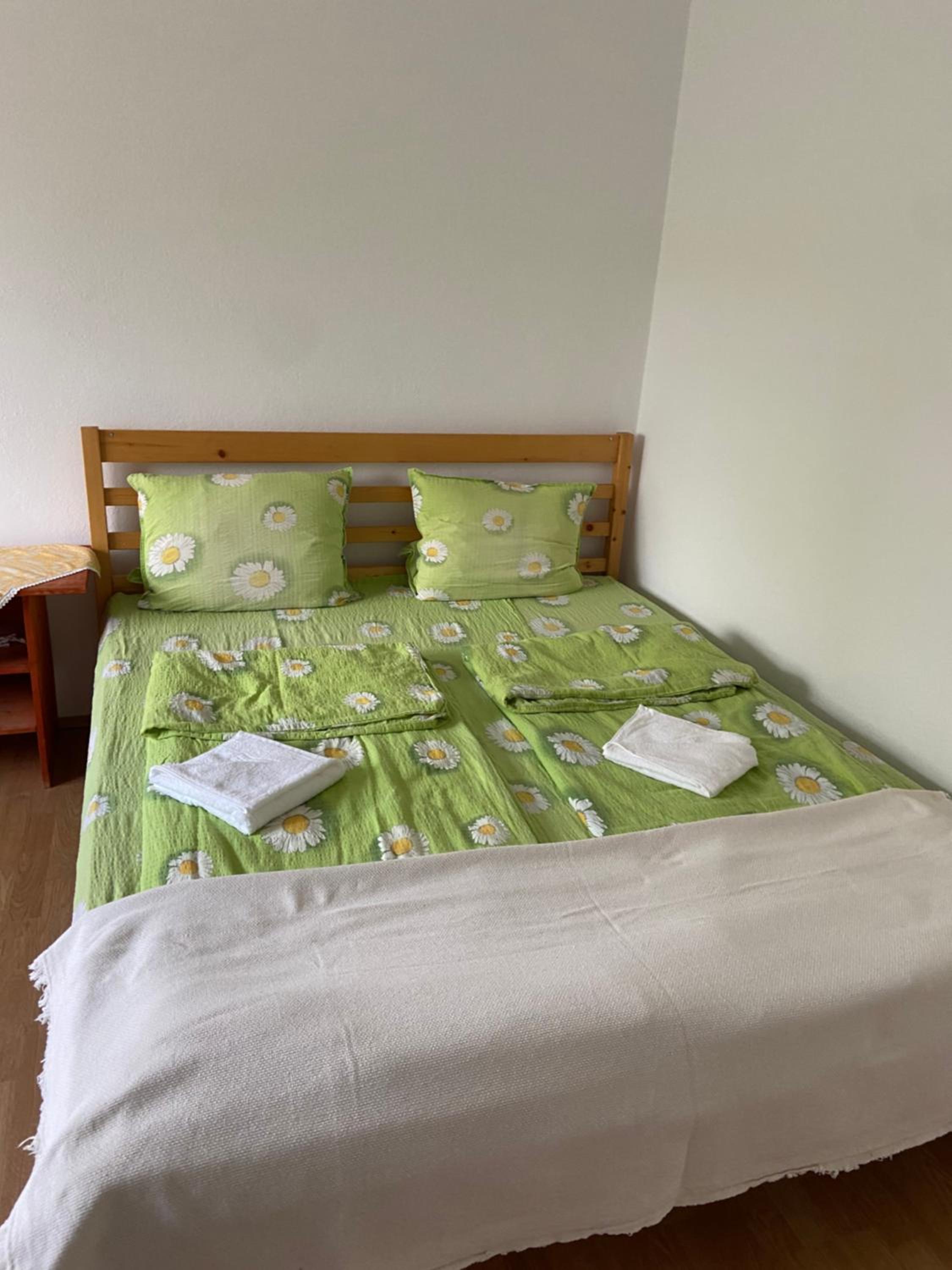 Twin Room with Private Bathroom - Photo 4