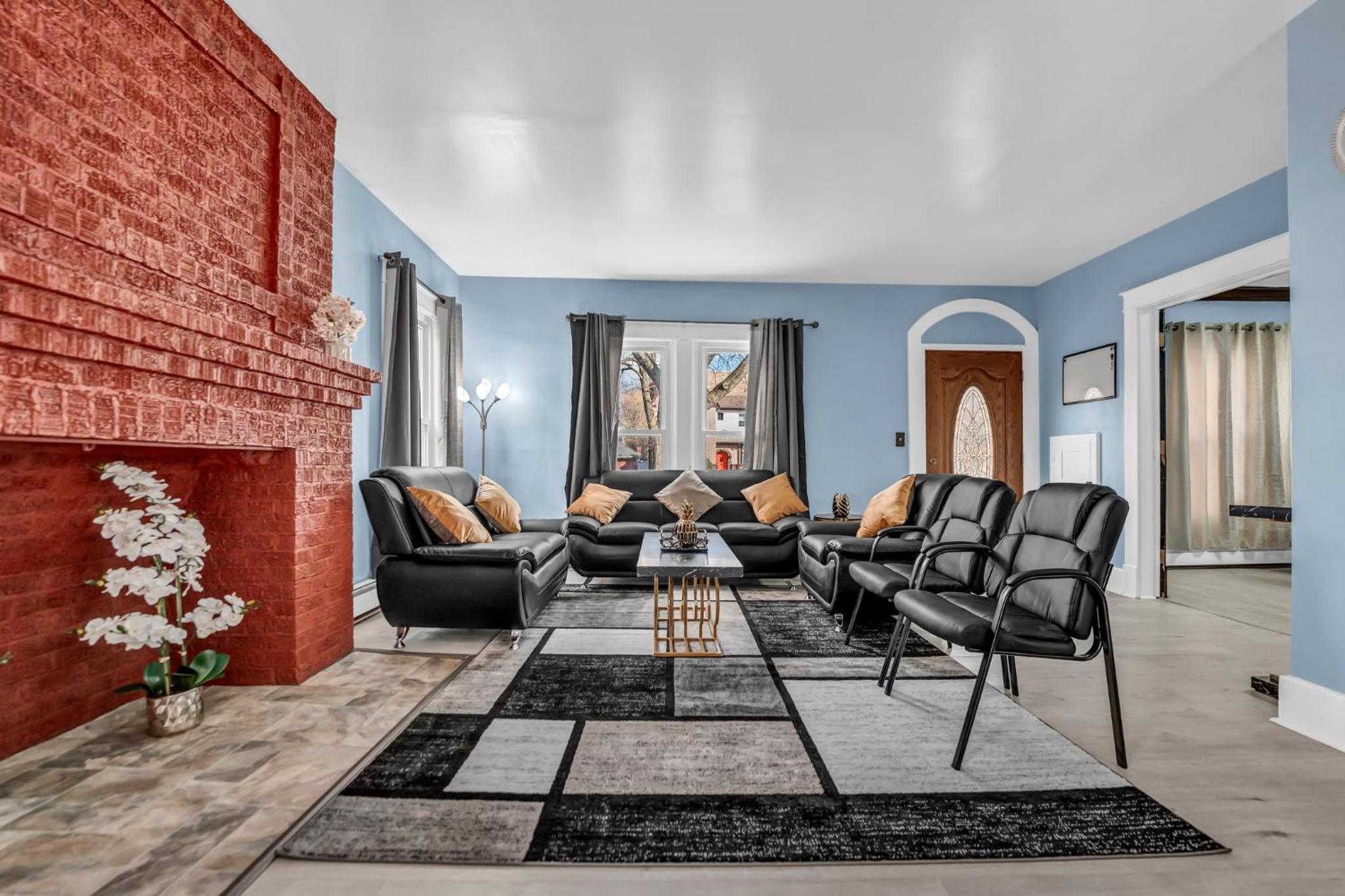 Four-Bedroom House photo 1