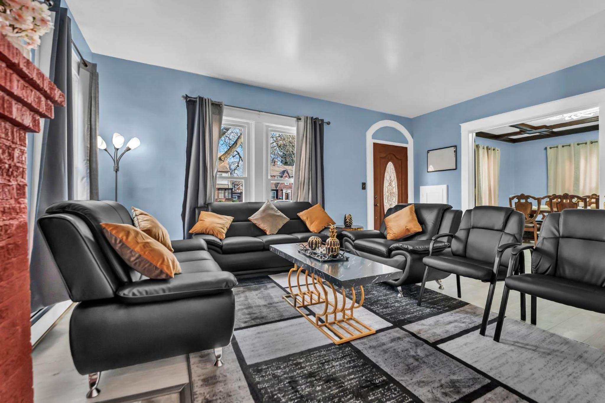 Four-Bedroom House photo 2