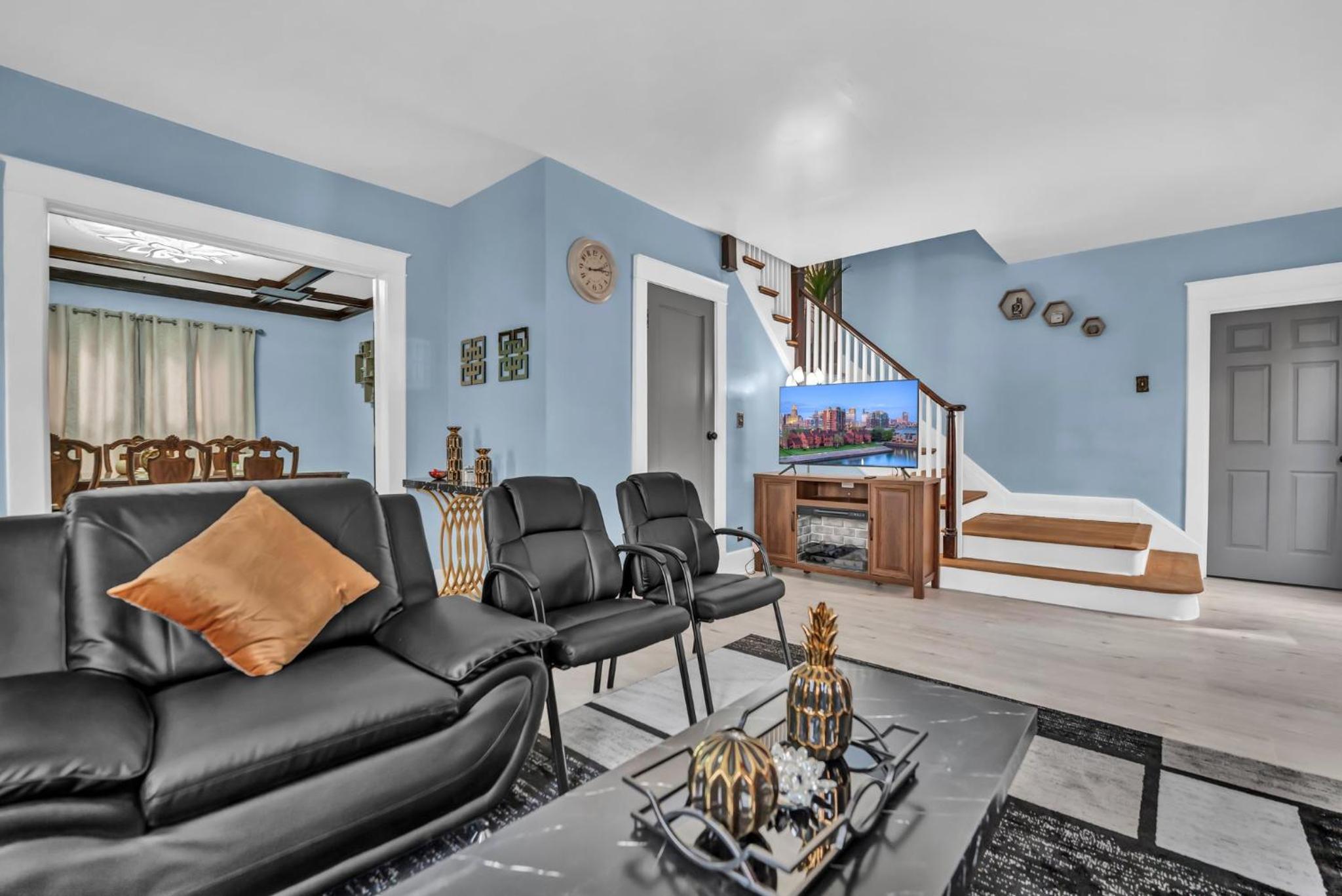Four-Bedroom House photo 3