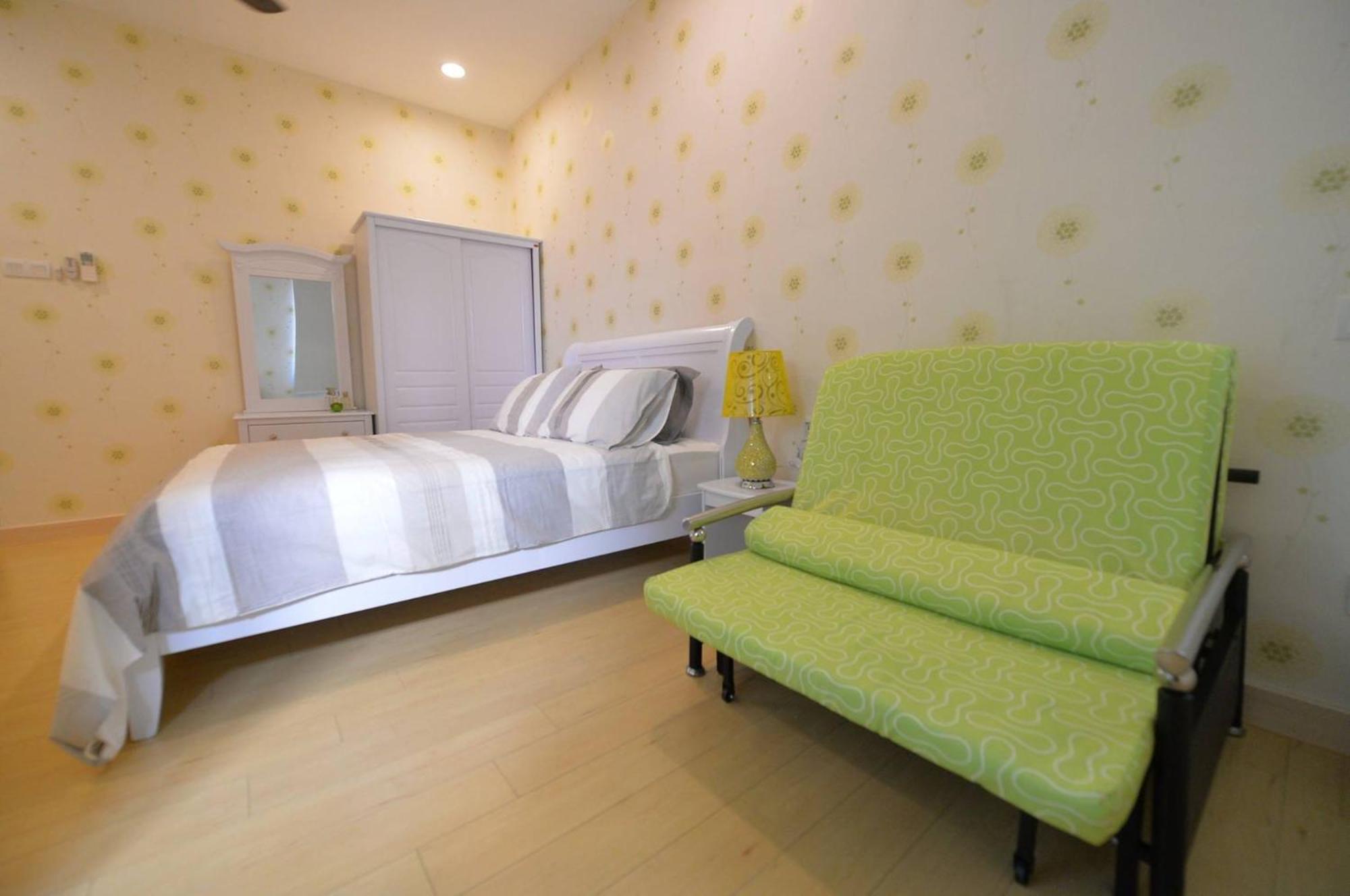 Four-Bedroom House photo 2