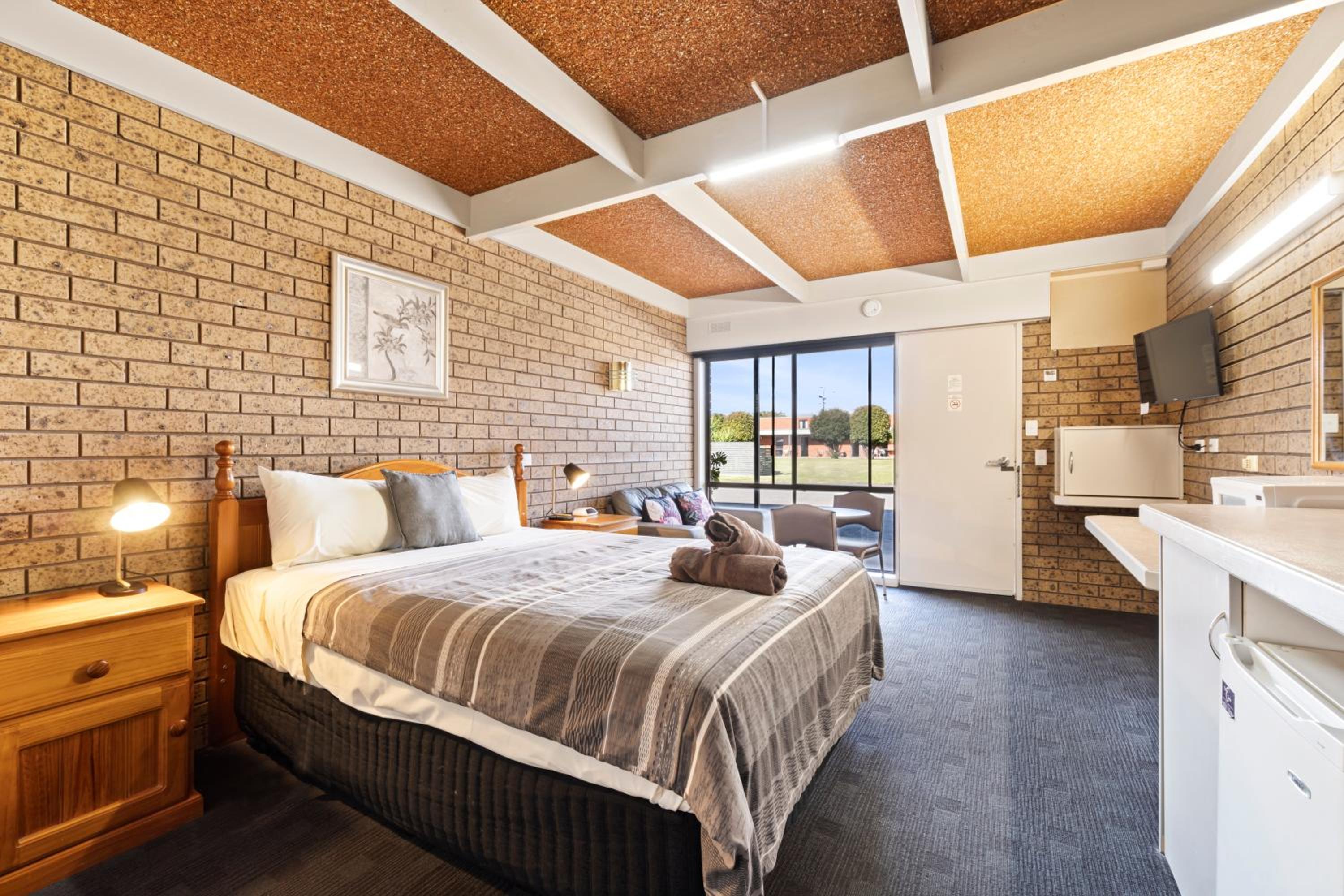 Queen Room with Pool View