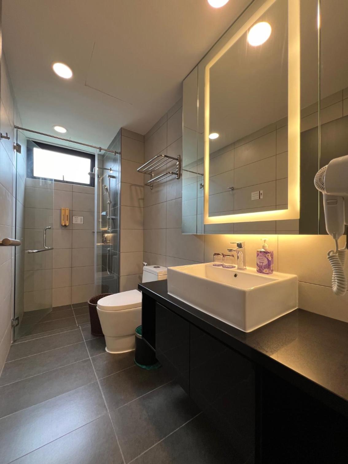 Deluxe King Room - Photo 7