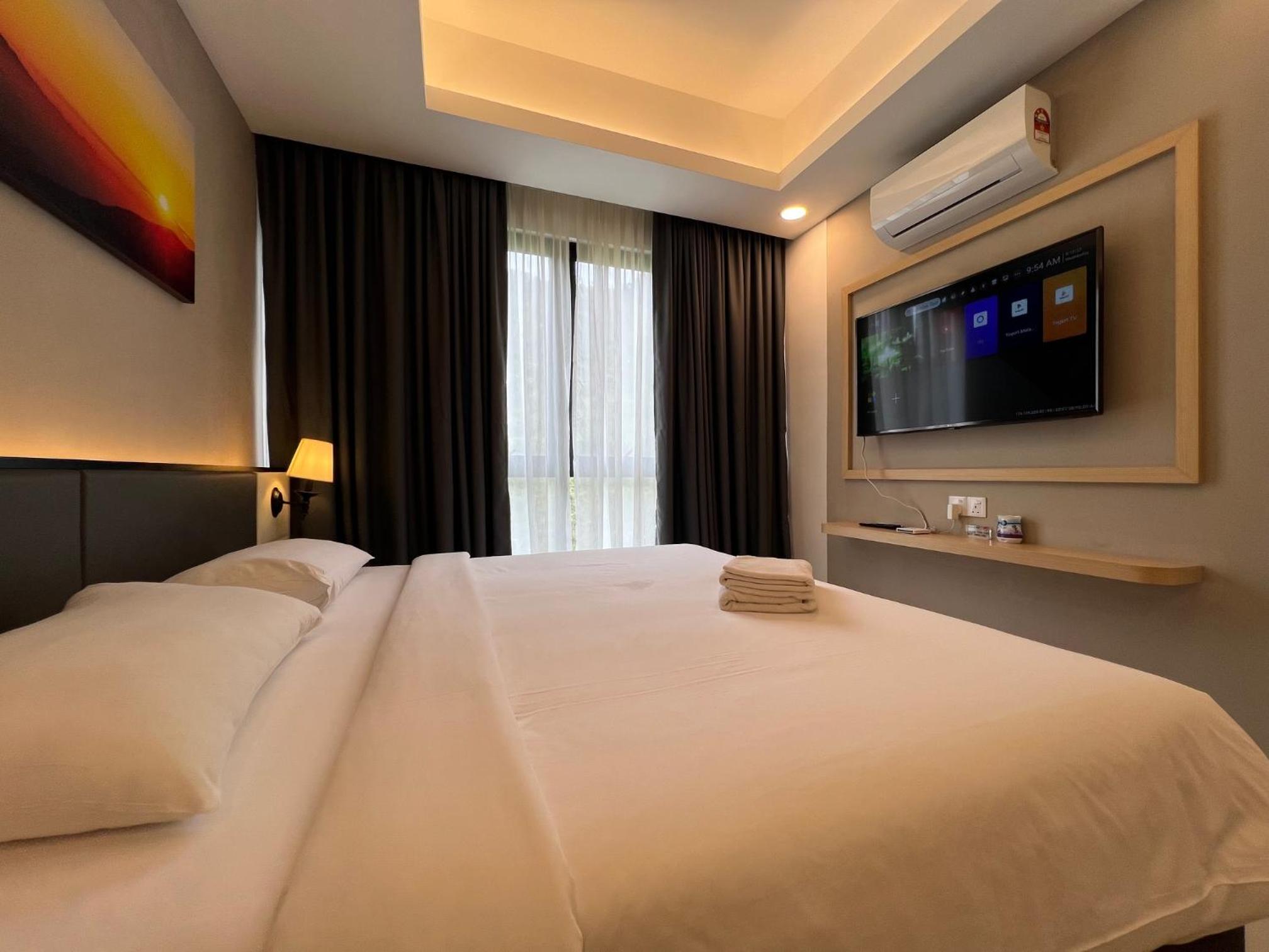 Deluxe King Room - Photo 3