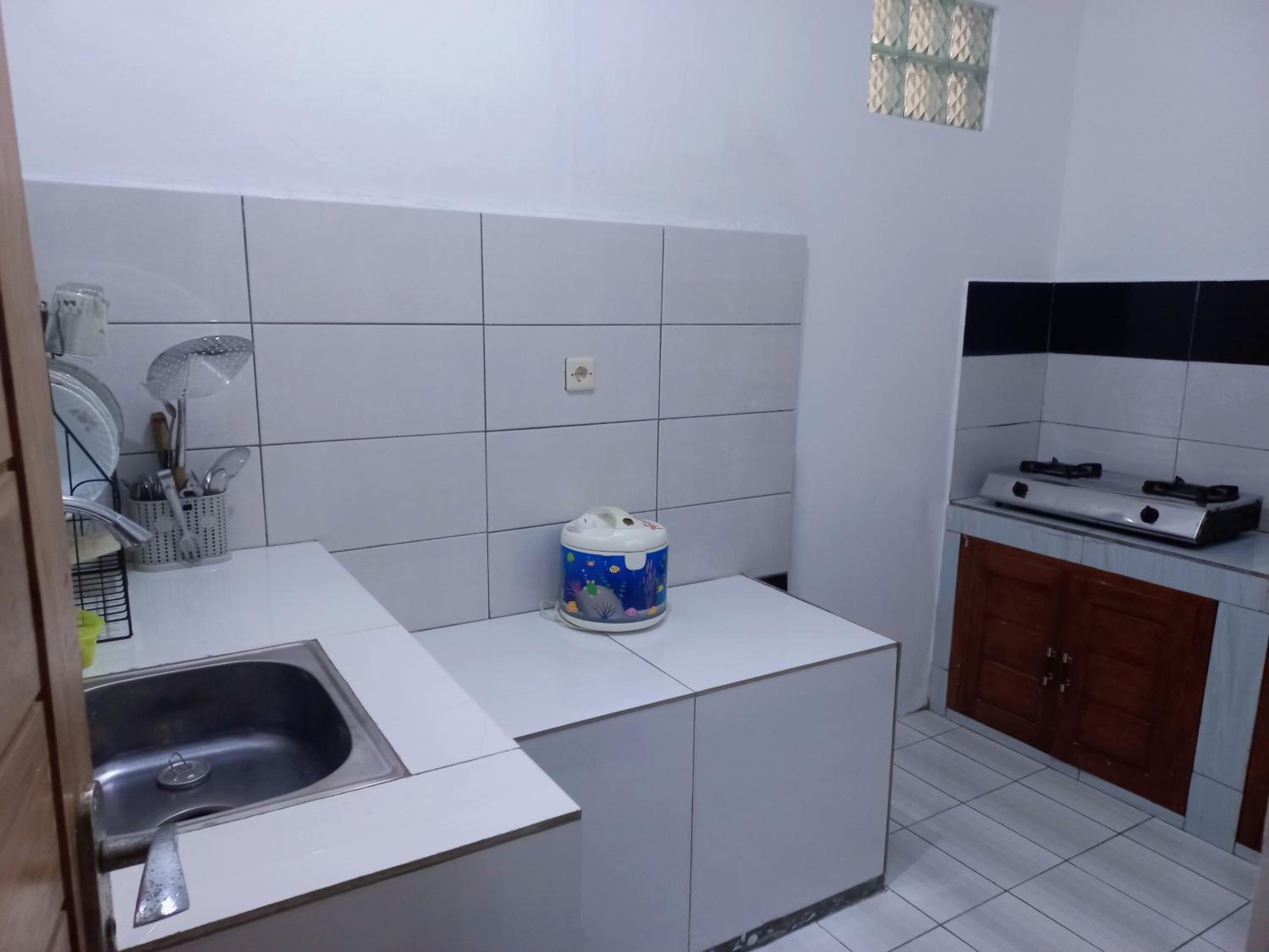 Five-Bedroom House - Photo 13