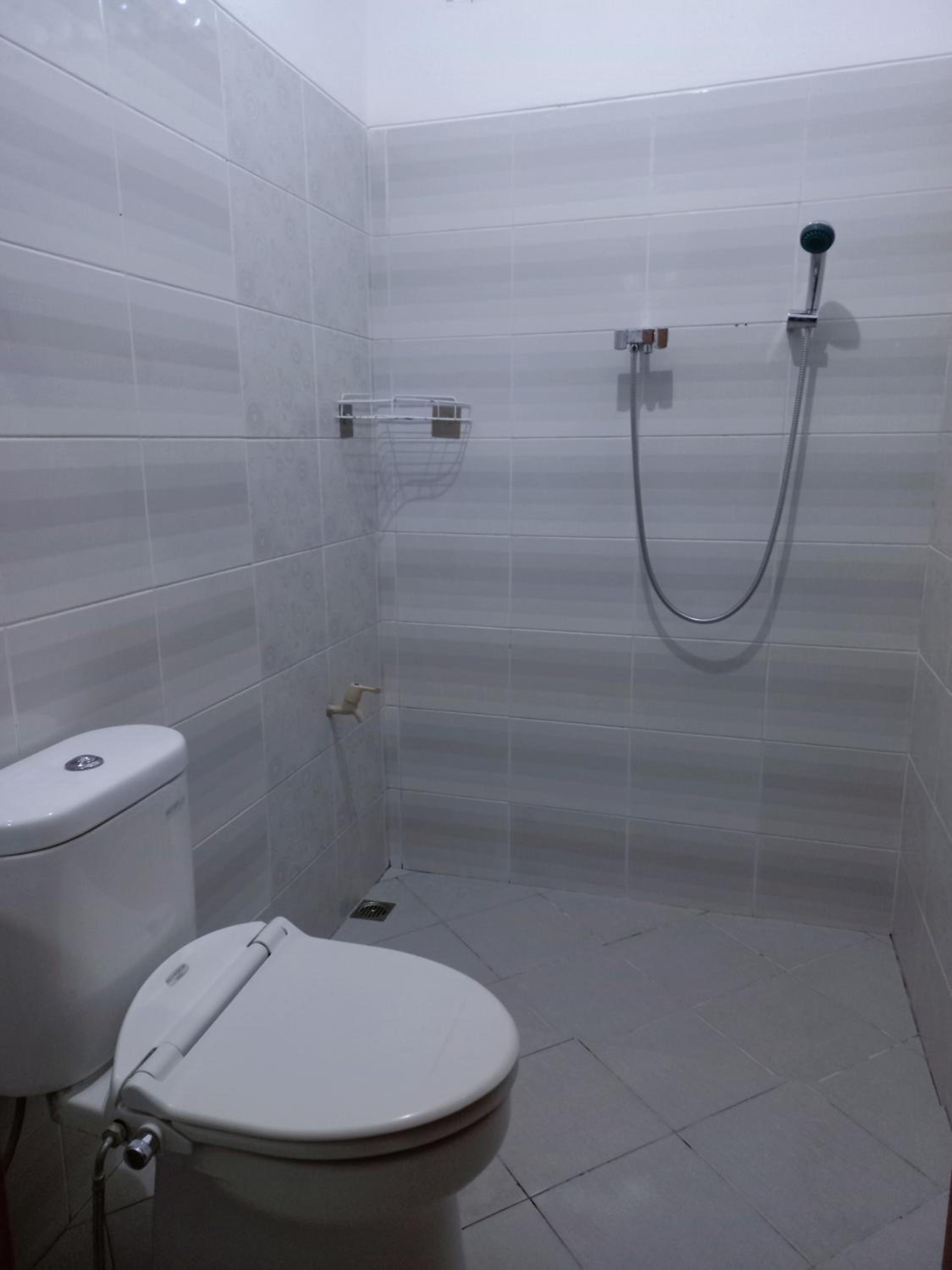 Five-Bedroom House - Photo 11