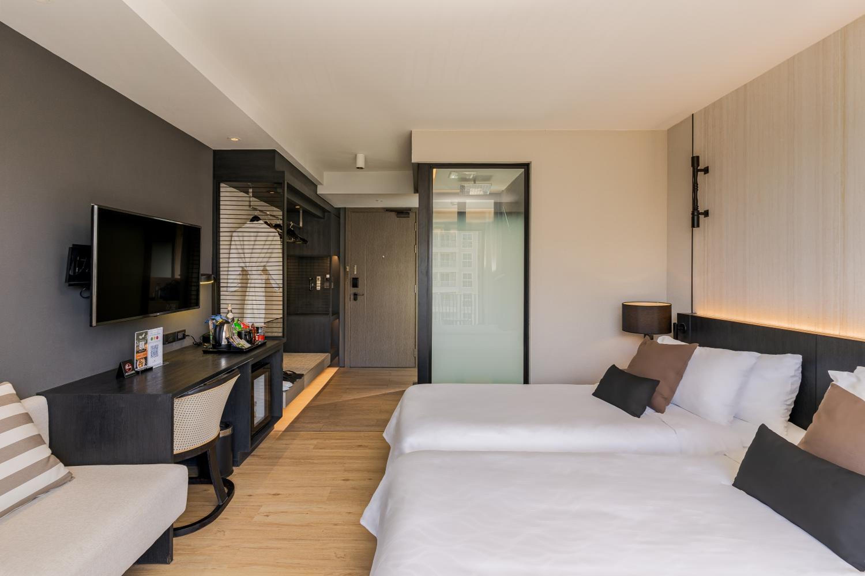 Deluxe Twin Room - Photo 8