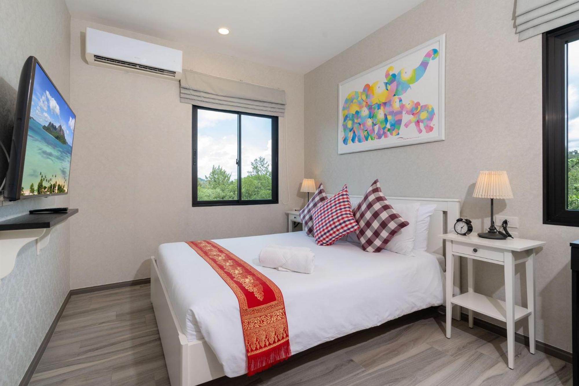Deluxe One-Bedroom Apartment