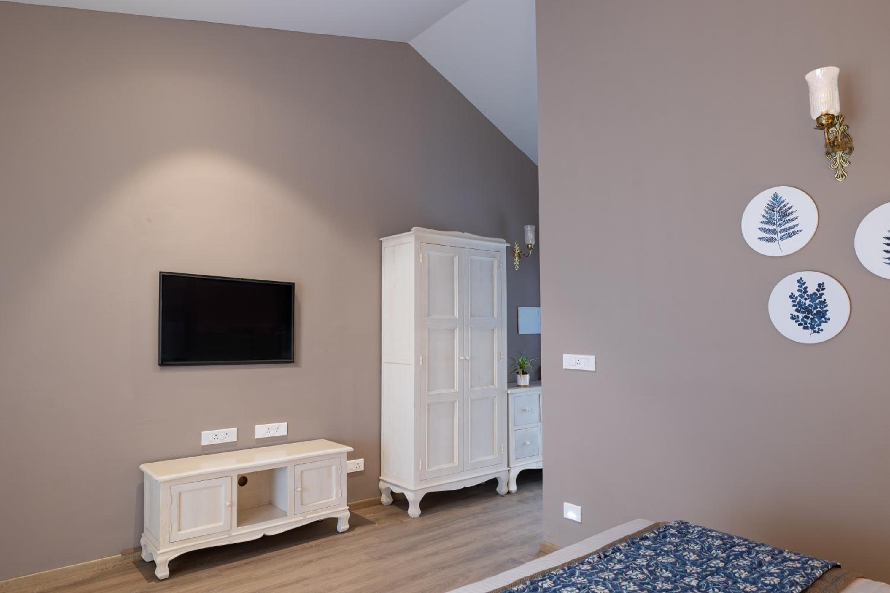 Deluxe King Room photo 2