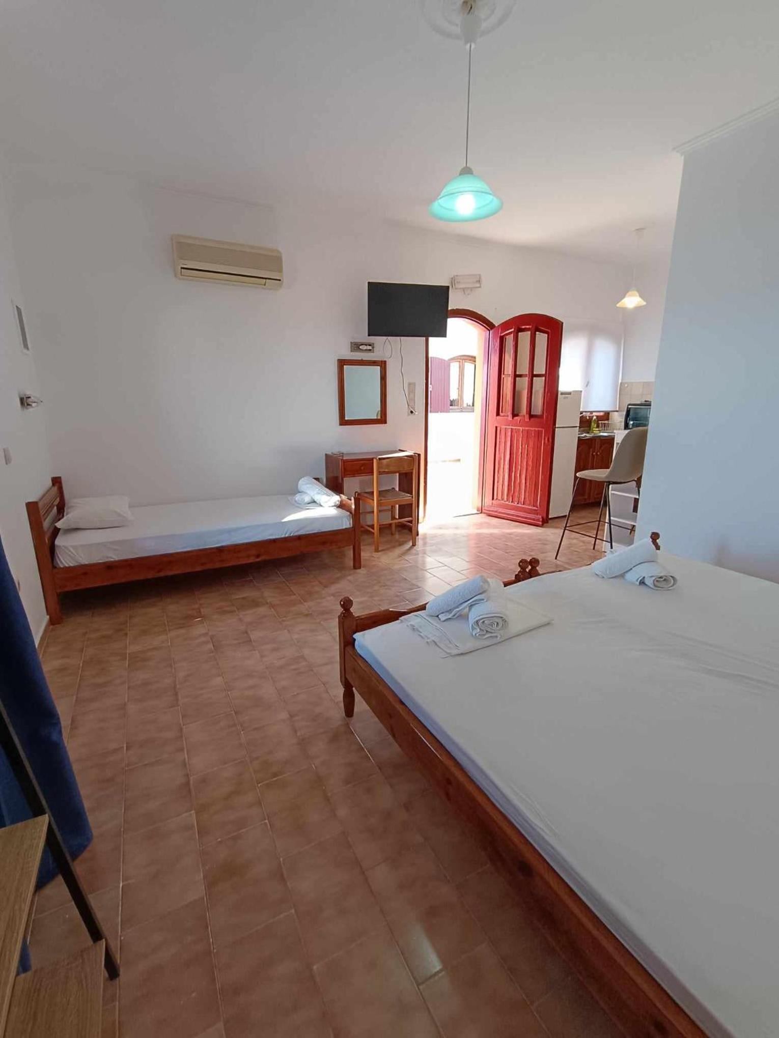 One-Bedroom Apartment with Balcony and Sea View photo 2