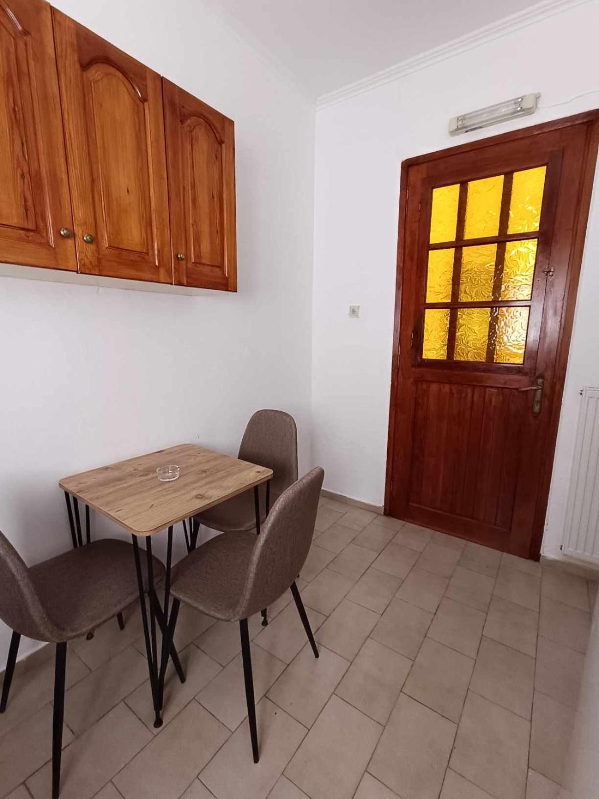 One-Bedroom Apartment with Balcony and Sea View photo 3
