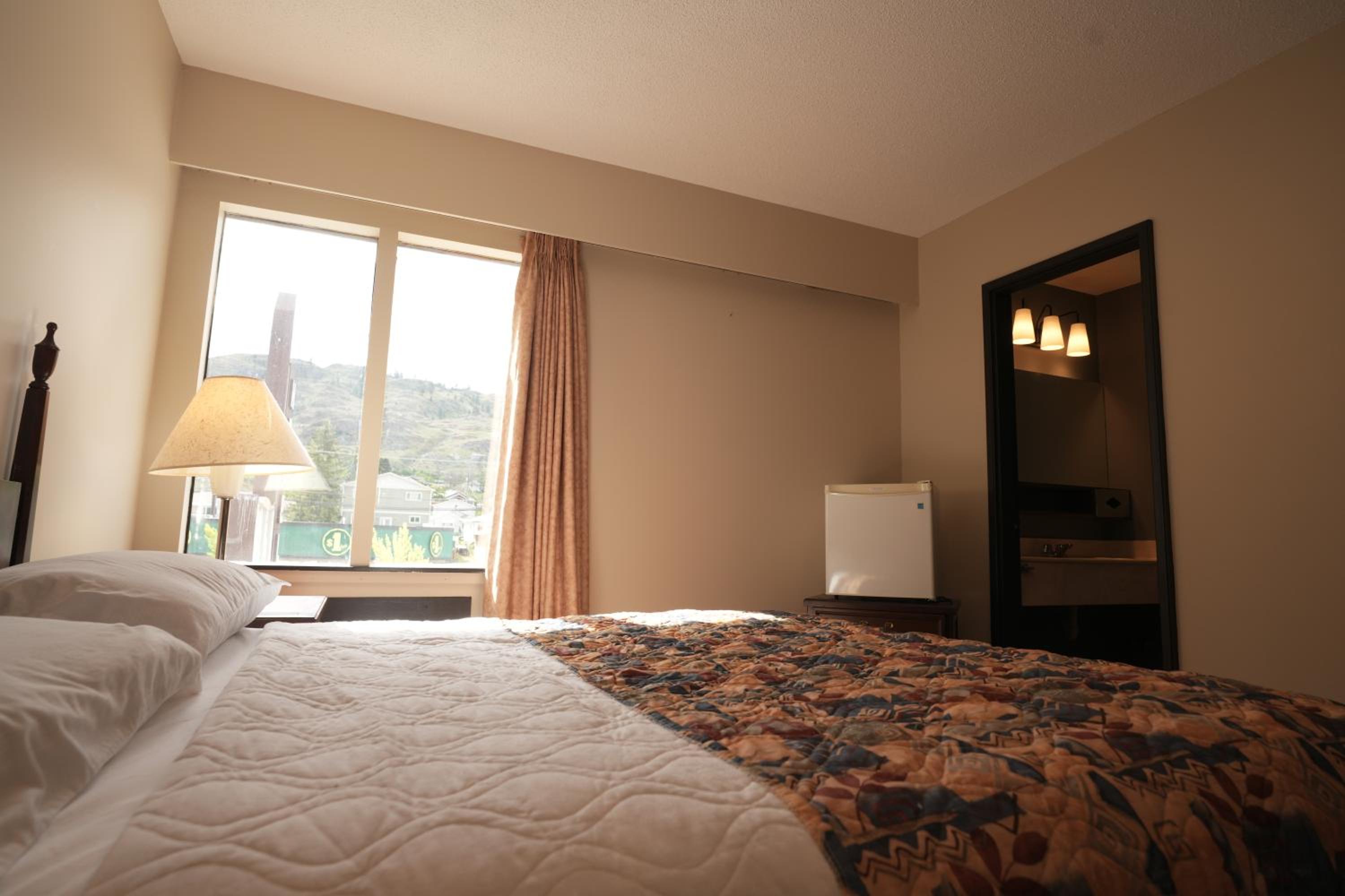 Queen Room photo 1