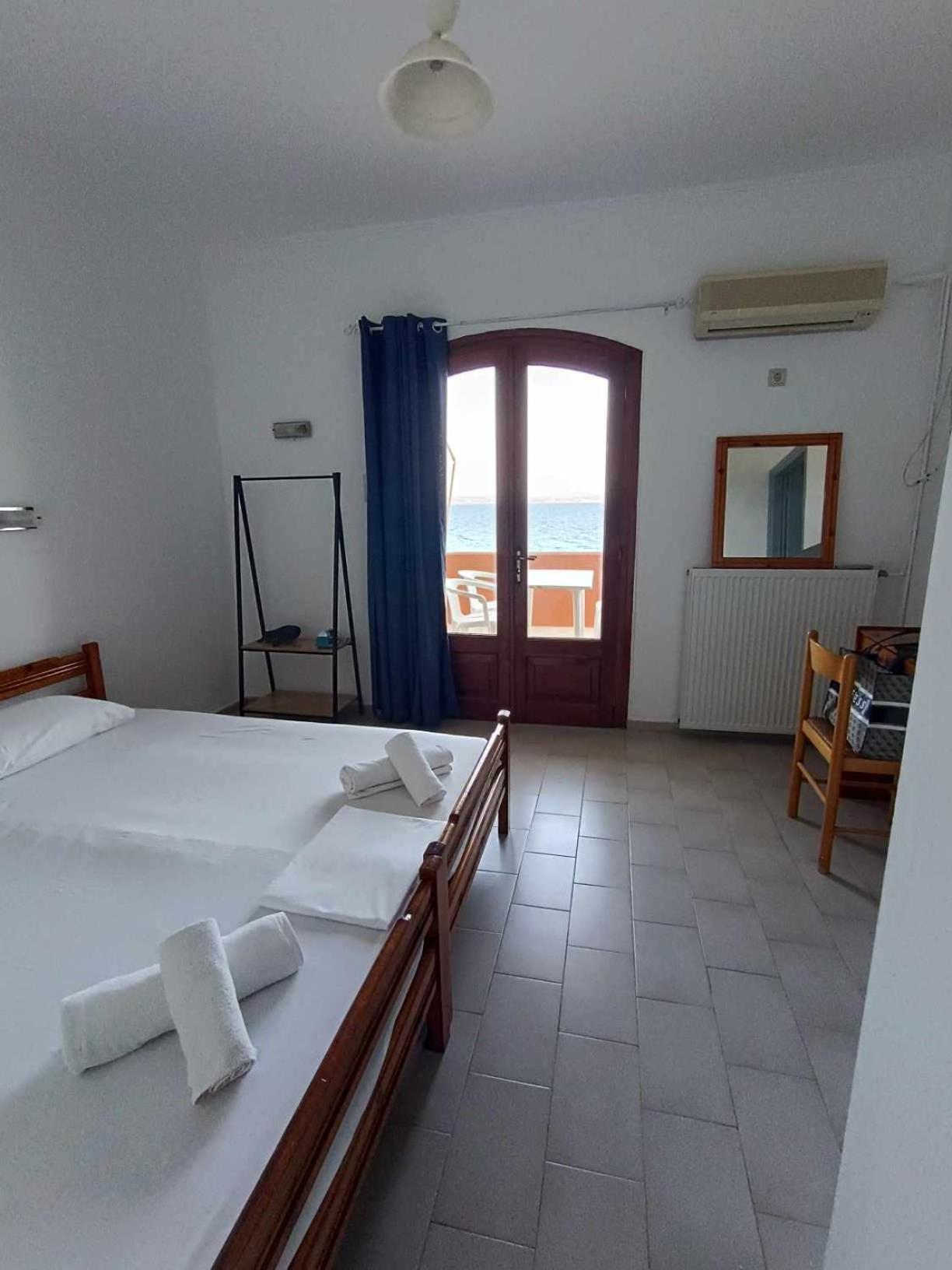 Two-Bedroom Apartment with Balcony and Sea View photo 2