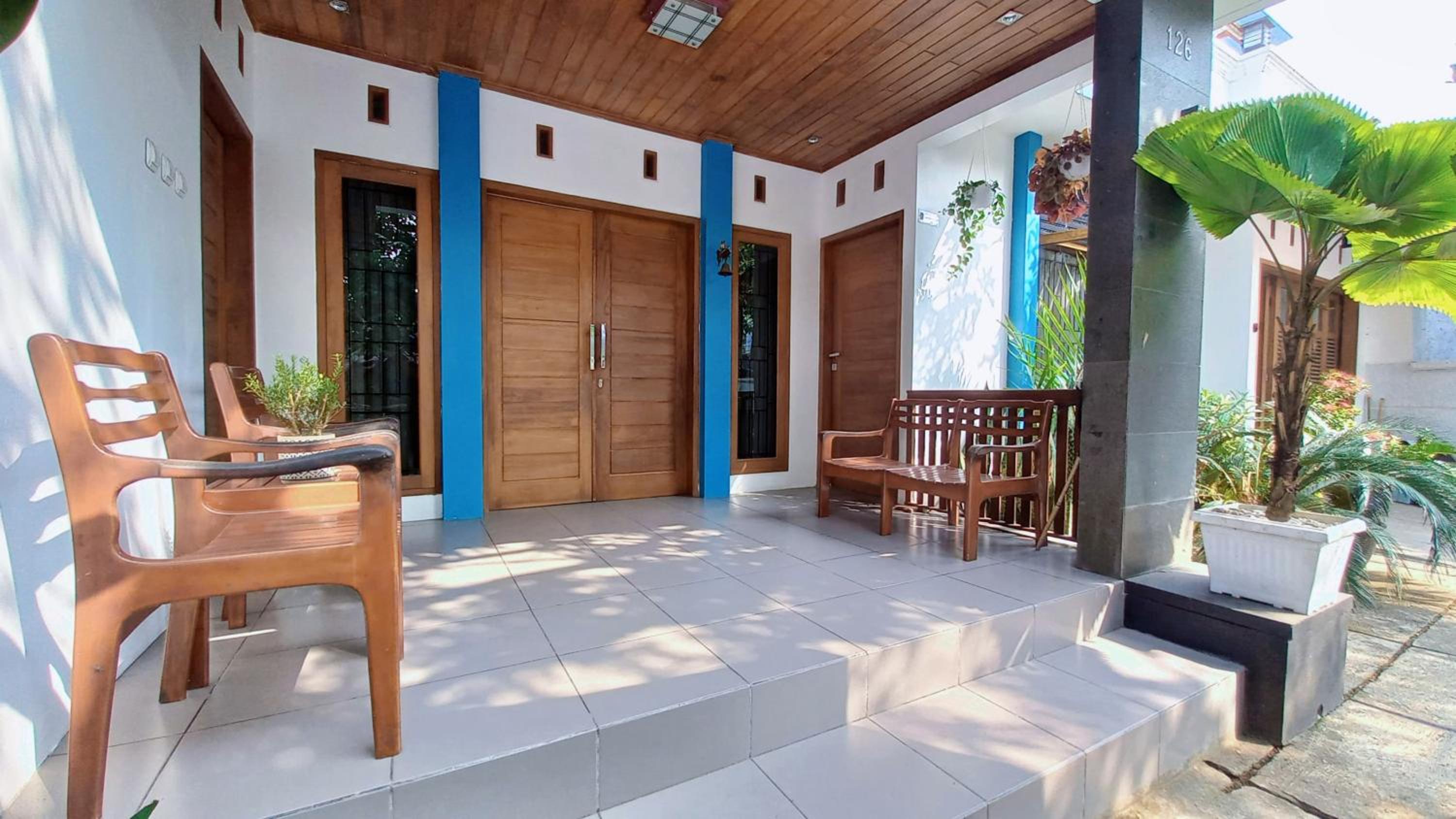 Five-Bedroom House - Photo 6