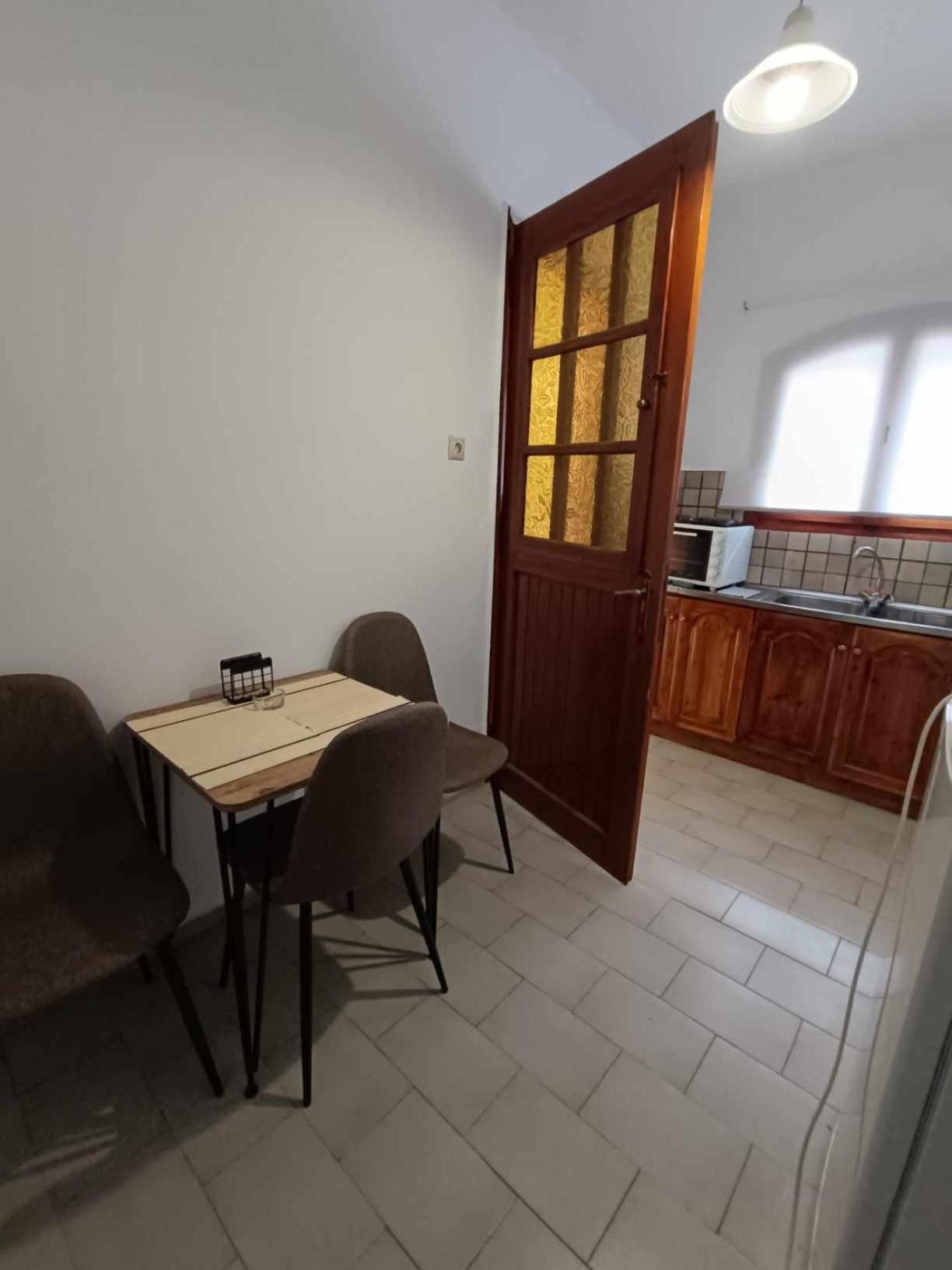 Studio Apartment with Balcony photo 2