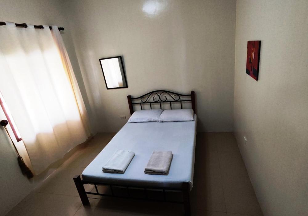 Three-Bedroom House photo 3