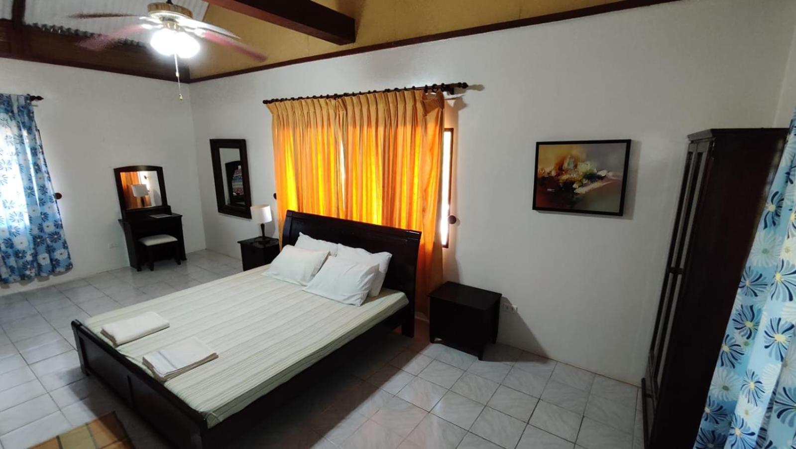 Three-Bedroom House photo 2
