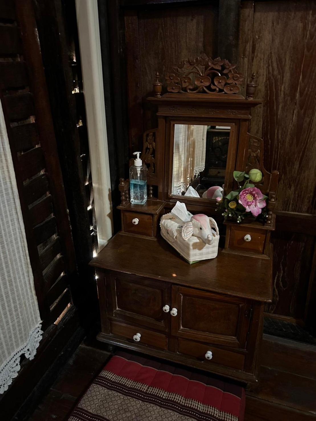 Standard  with Shared Bathroom  photo 2