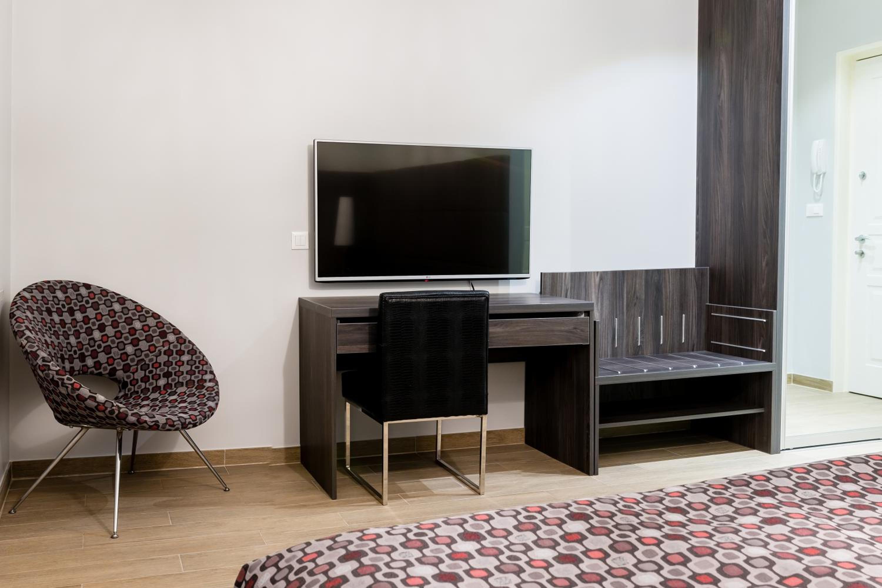 Double Room with Private Bathroom - Photo 6