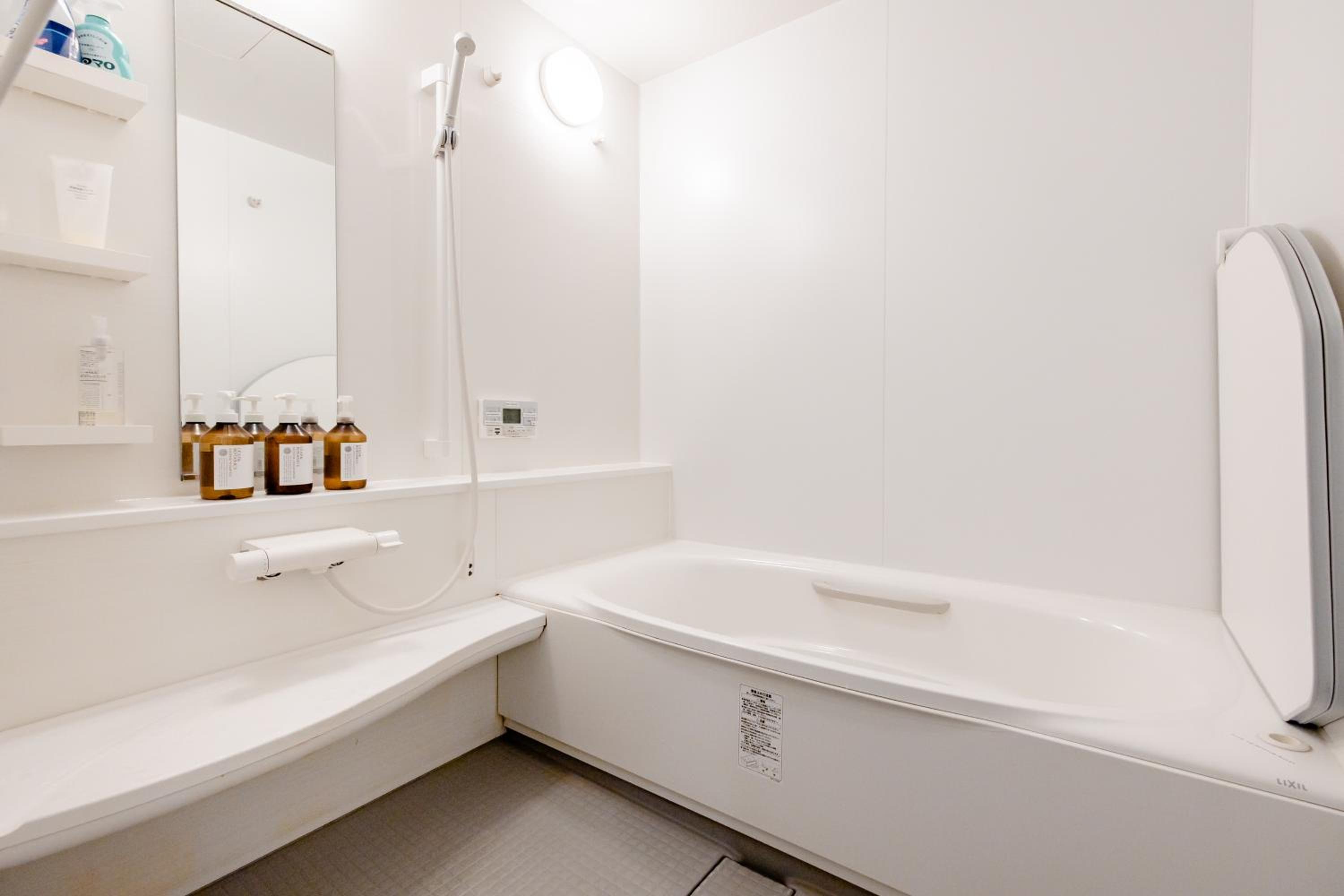 Quadruple Room with Shared Bathroom photo 2