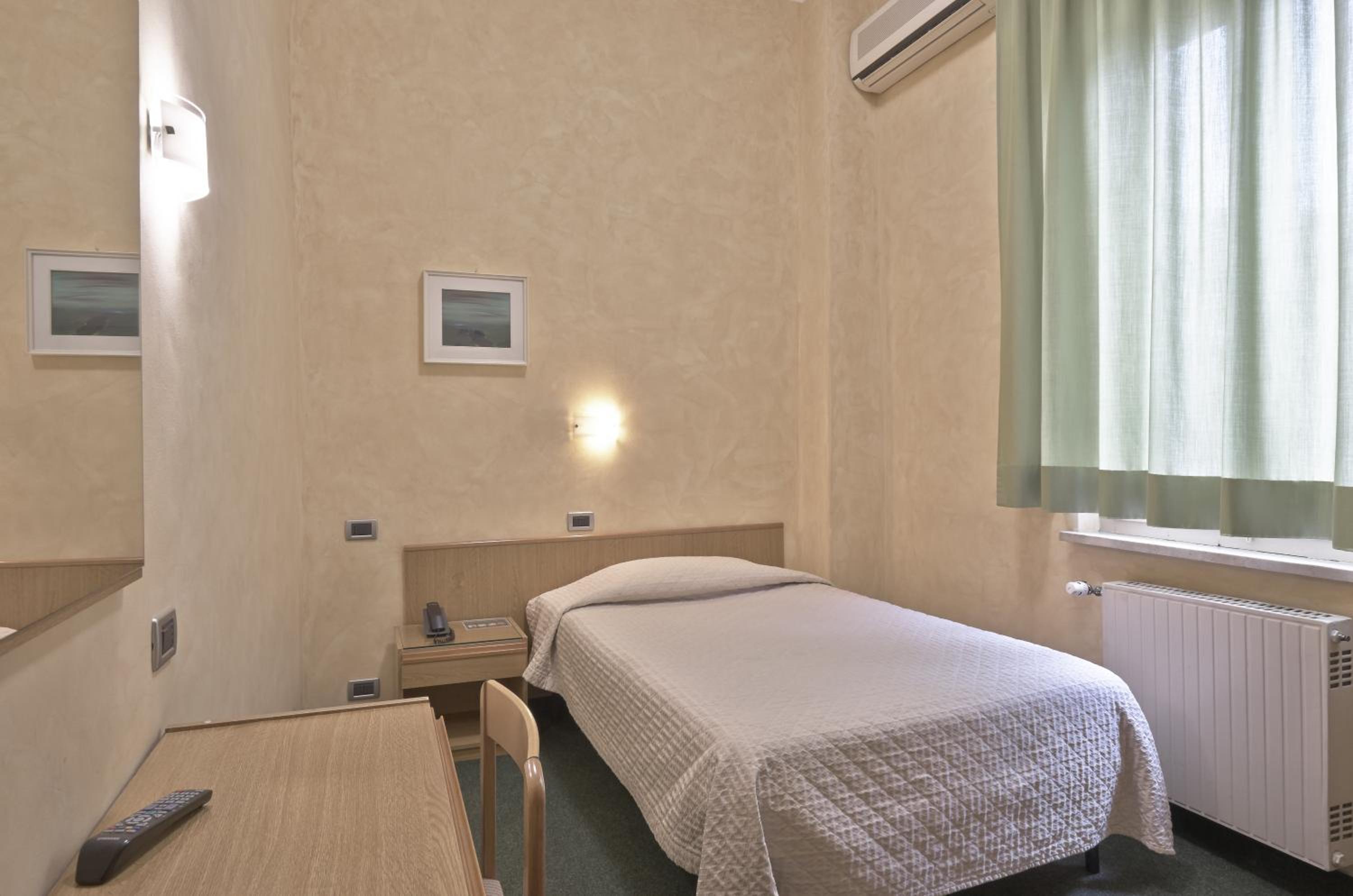 Double or Twin Room photo 2