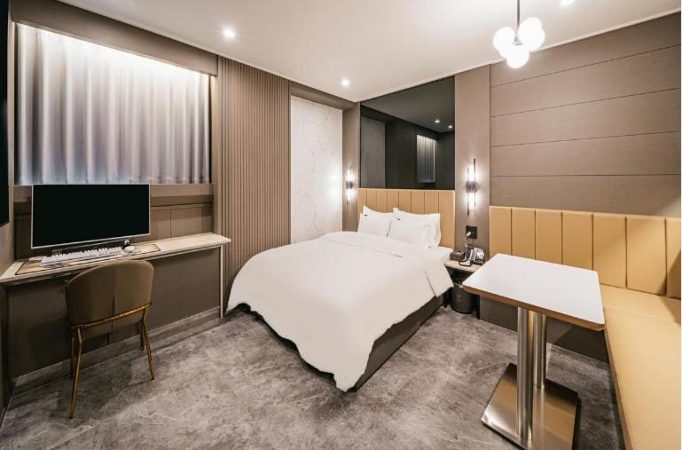 Deluxe Double Room photo 3