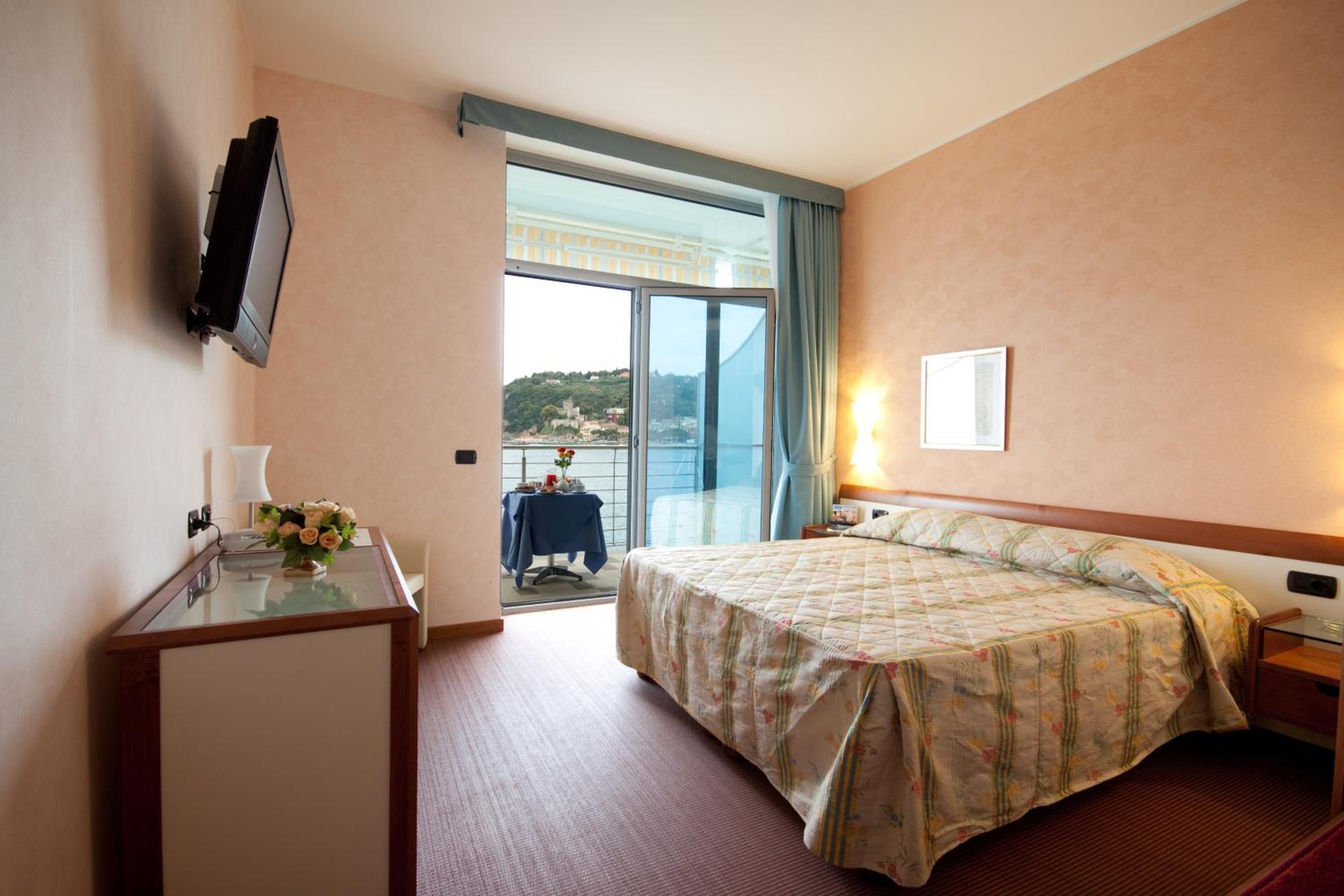 Double Room with Sea View - Photo 8