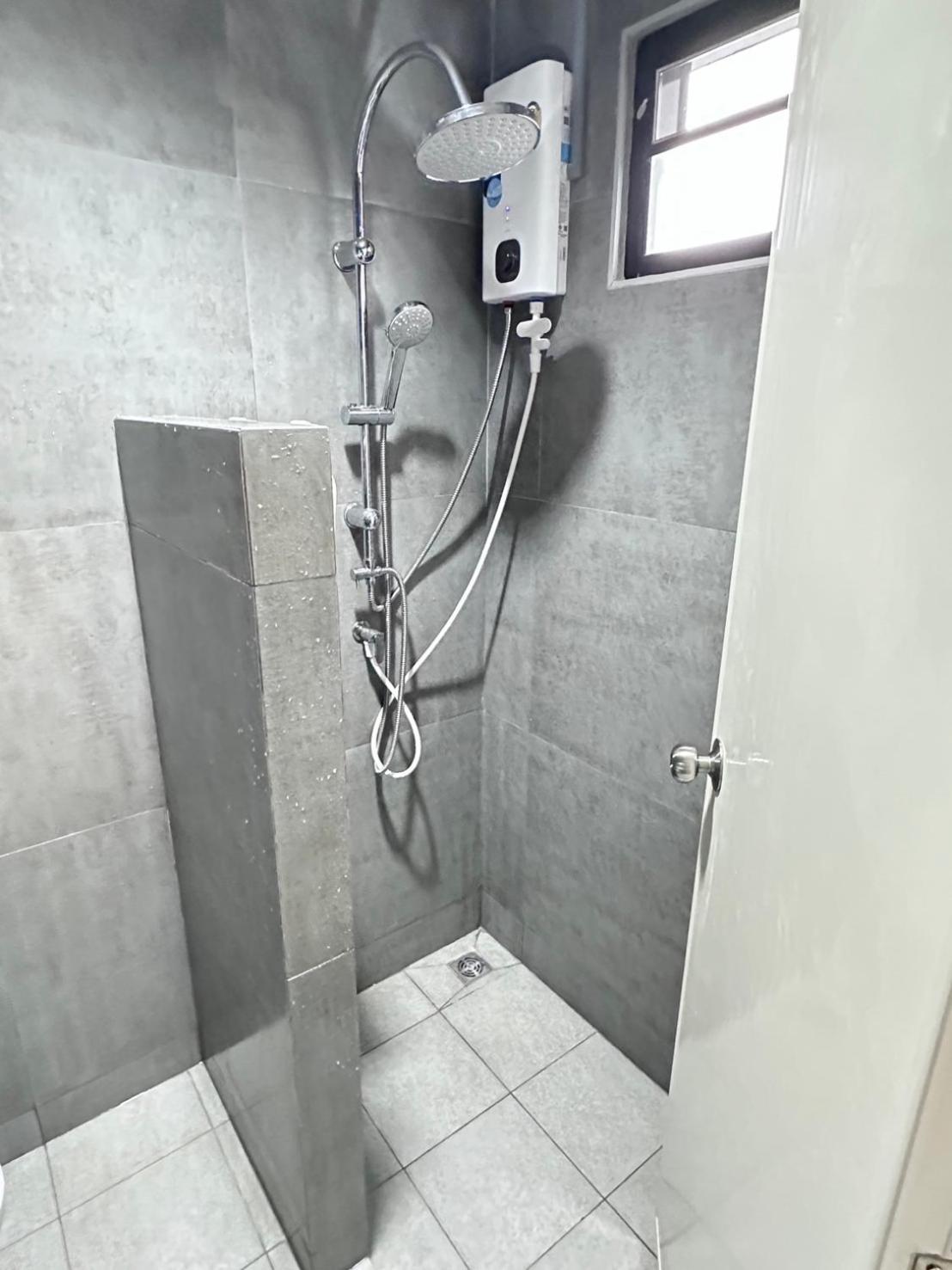 Apartment With Shower photo 3