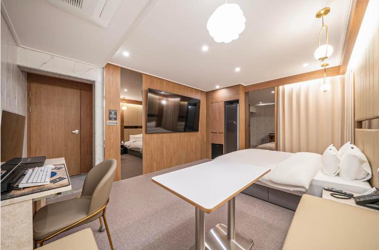 Premium Double Room with Movie photo 3