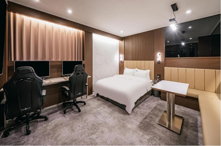 Premium Double Room with 2PC photo 1