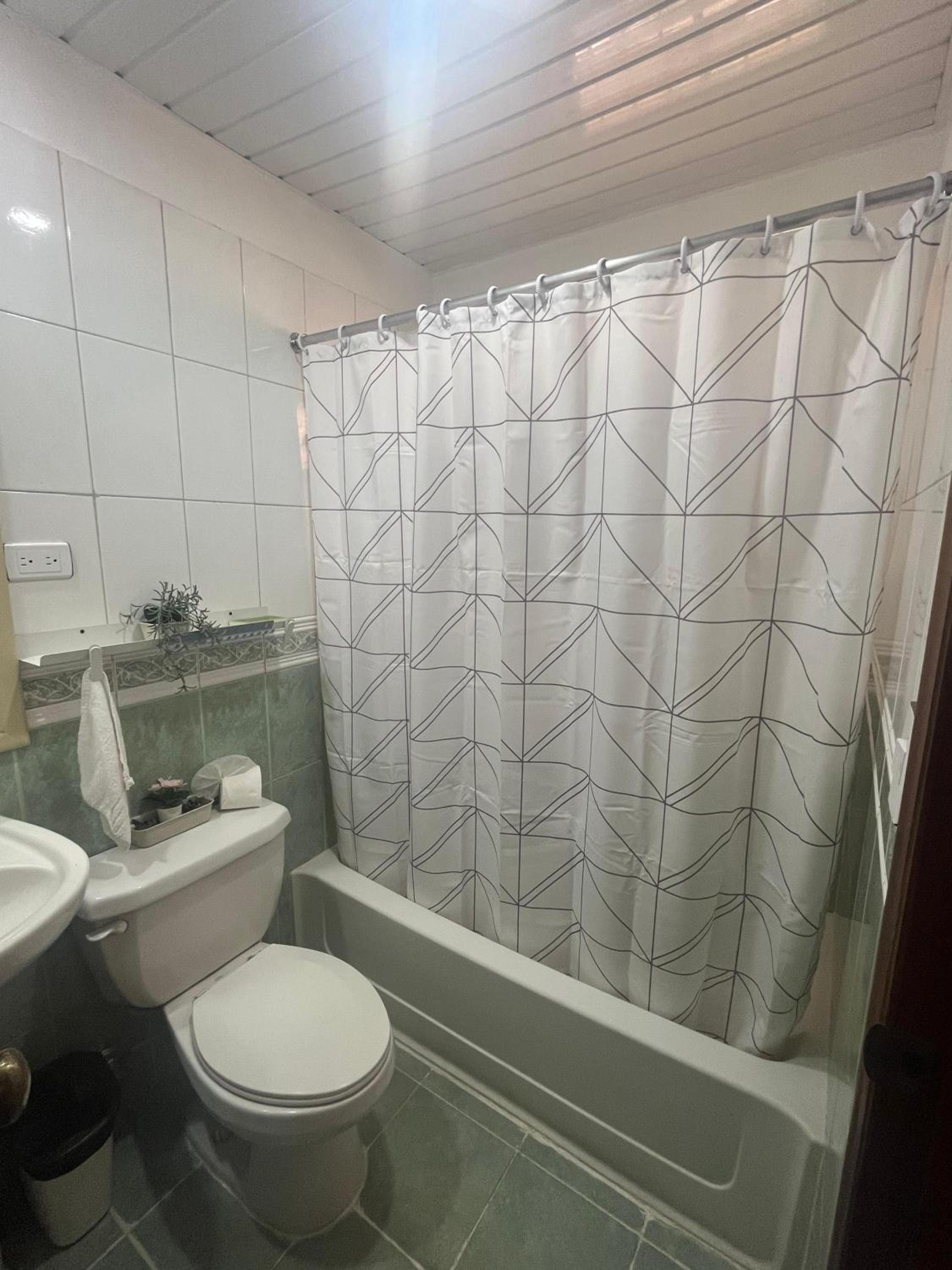 Standard Queen Room photo 2