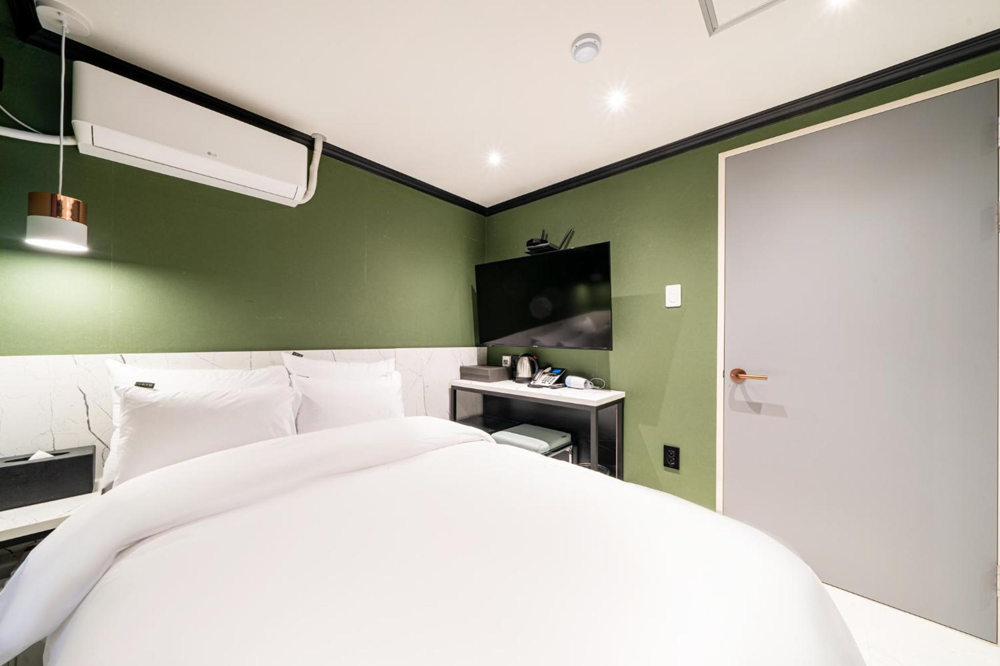 Economy Double Room - Photo 3