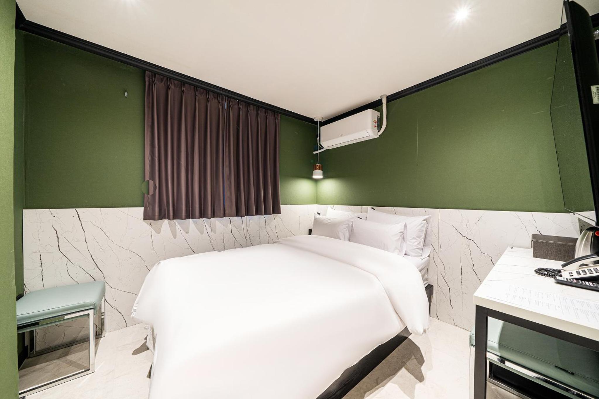 Economy Double Room - Photo 1