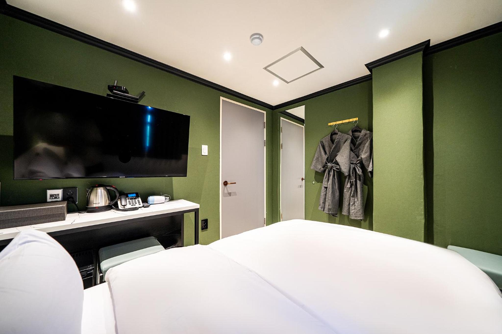 Economy Double Room - Photo 5