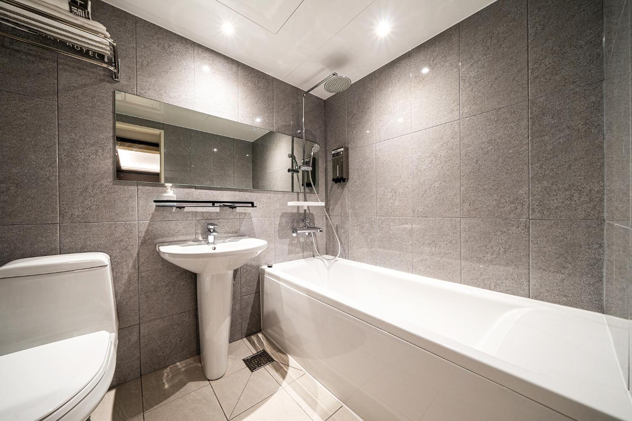 Standard Double Room - Photo 3
