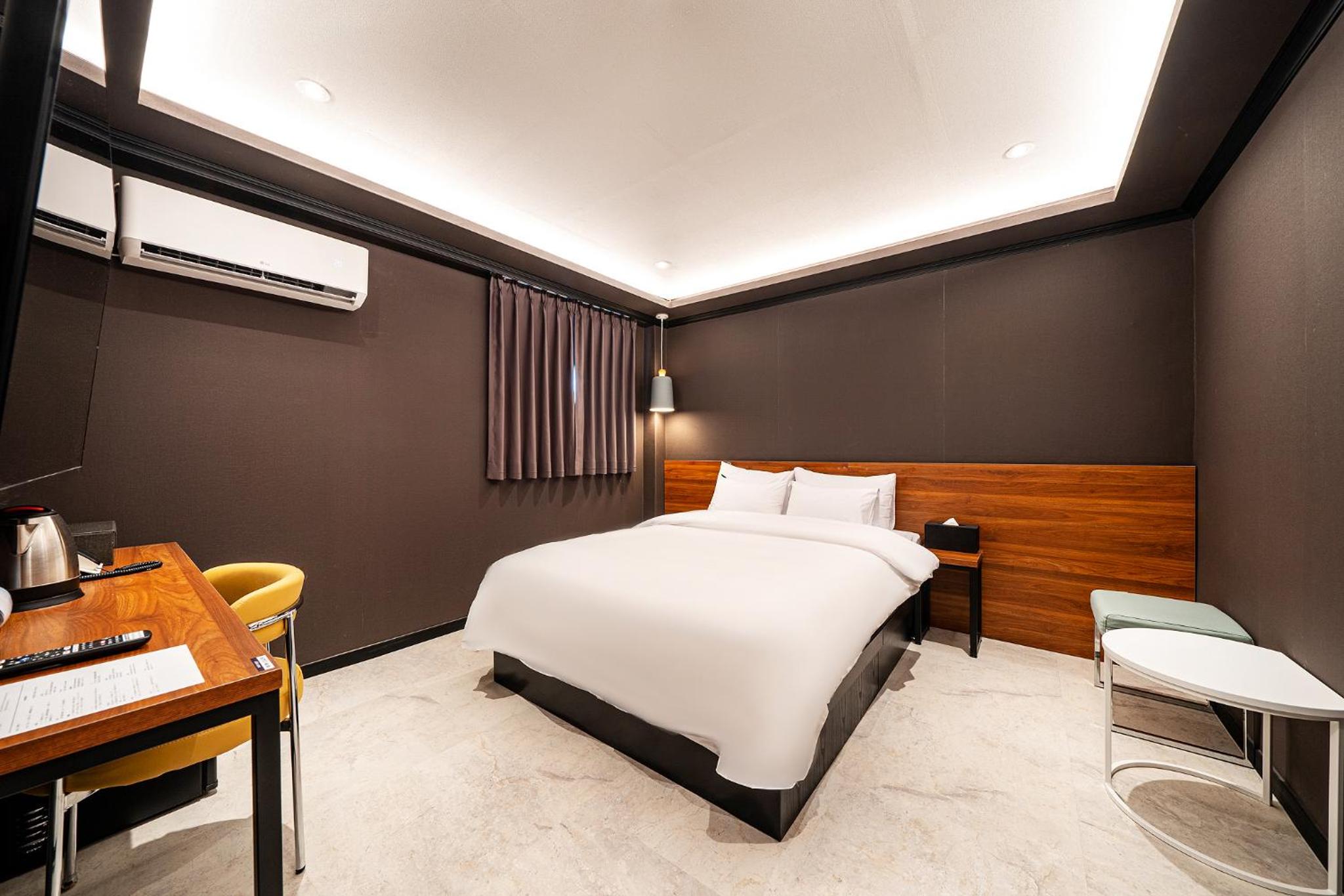 Standard Double Room - Photo 22