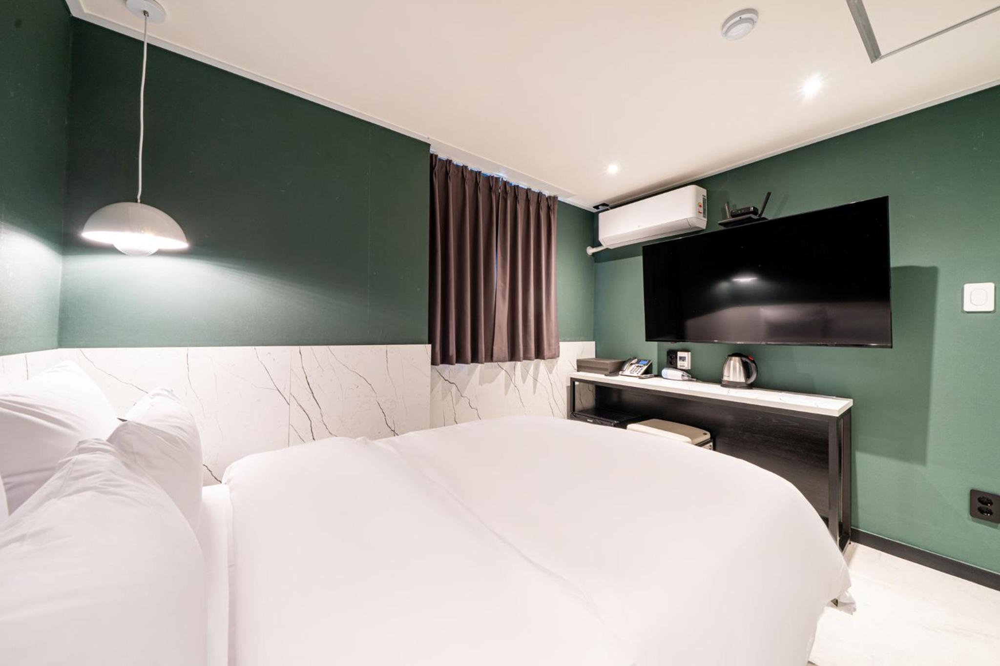 Standard Double Room - Photo 21