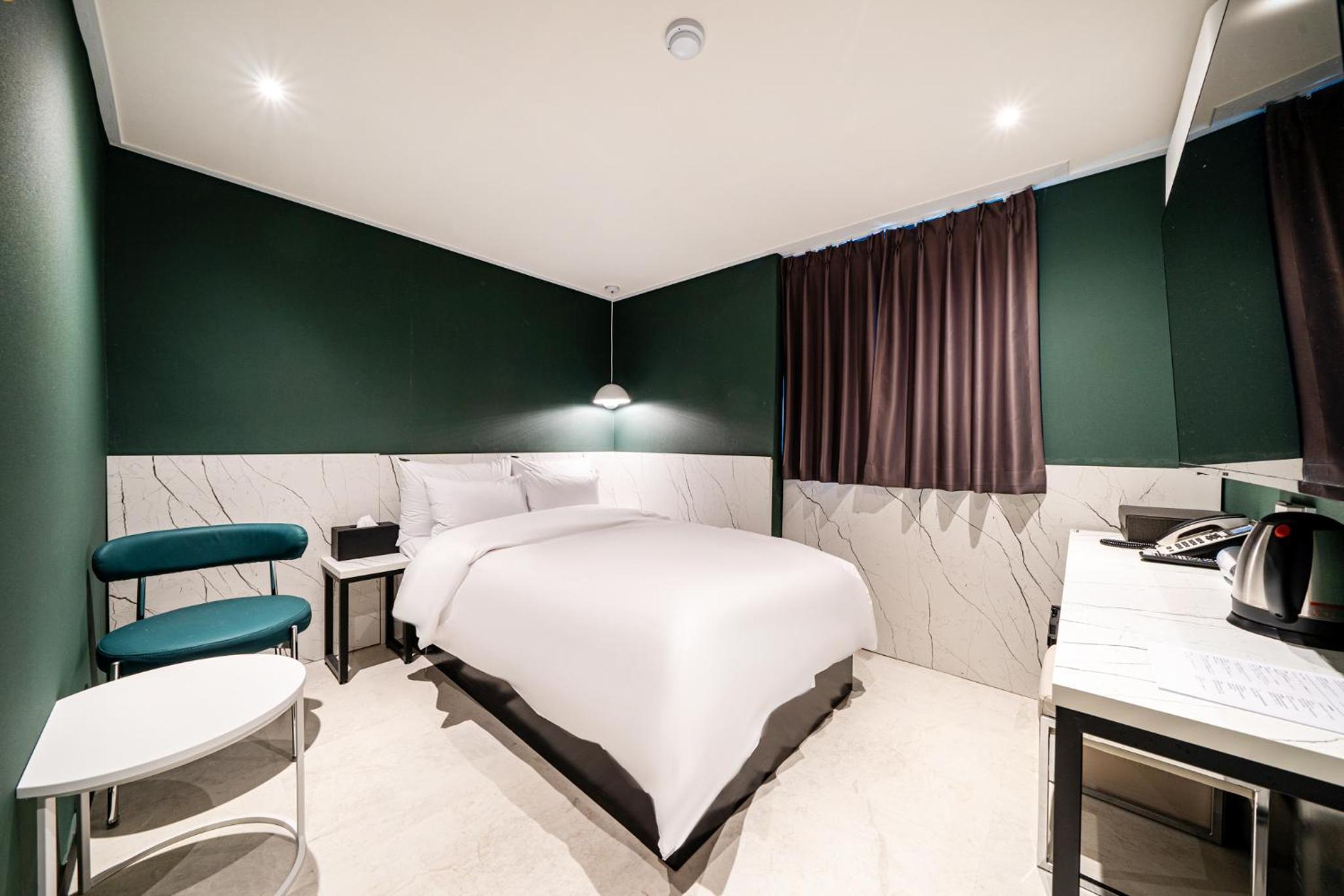 Standard Double Room - Photo 20
